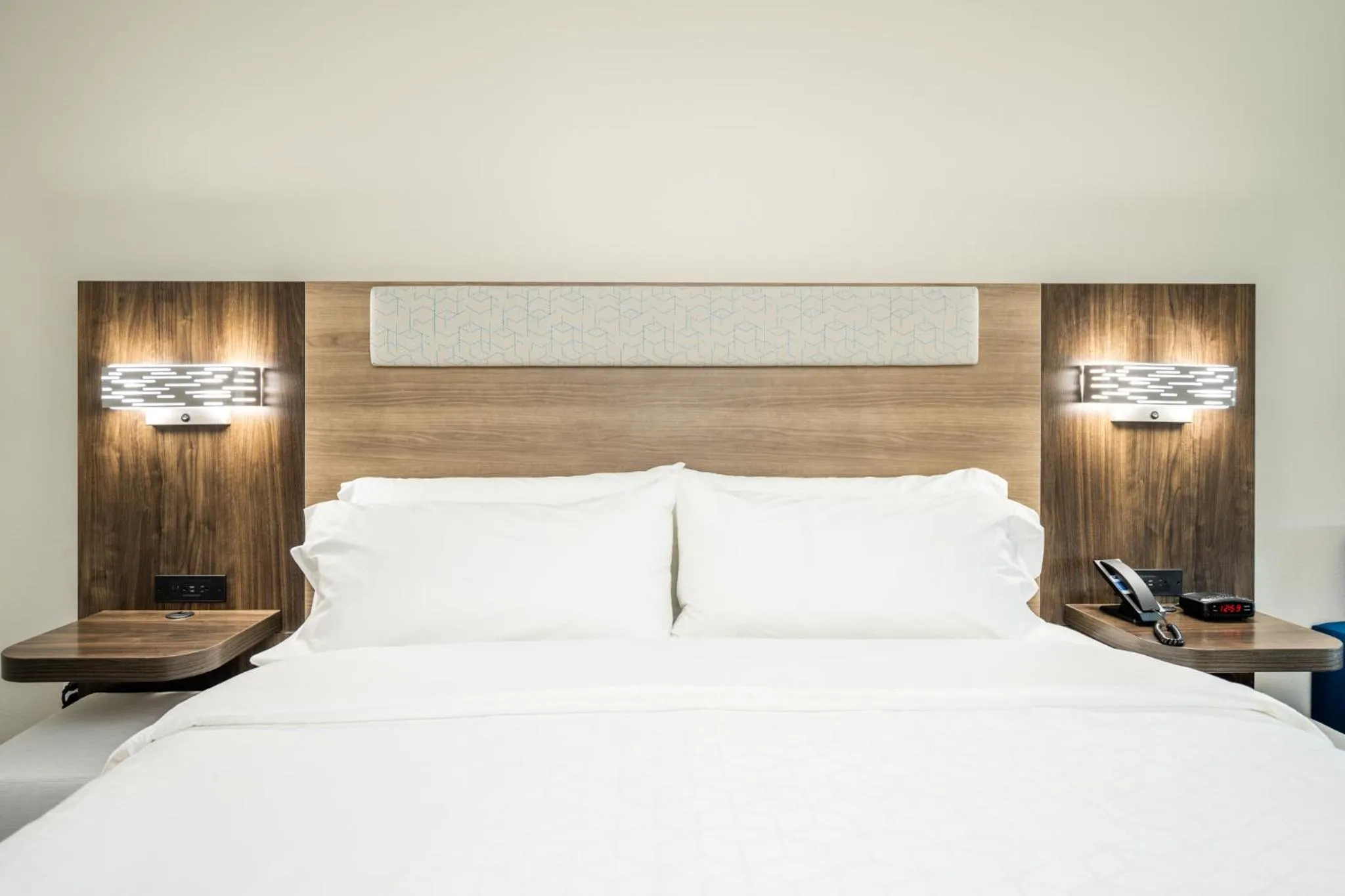Bed in Holiday Inn Express & Suites Charlottesville by IHG