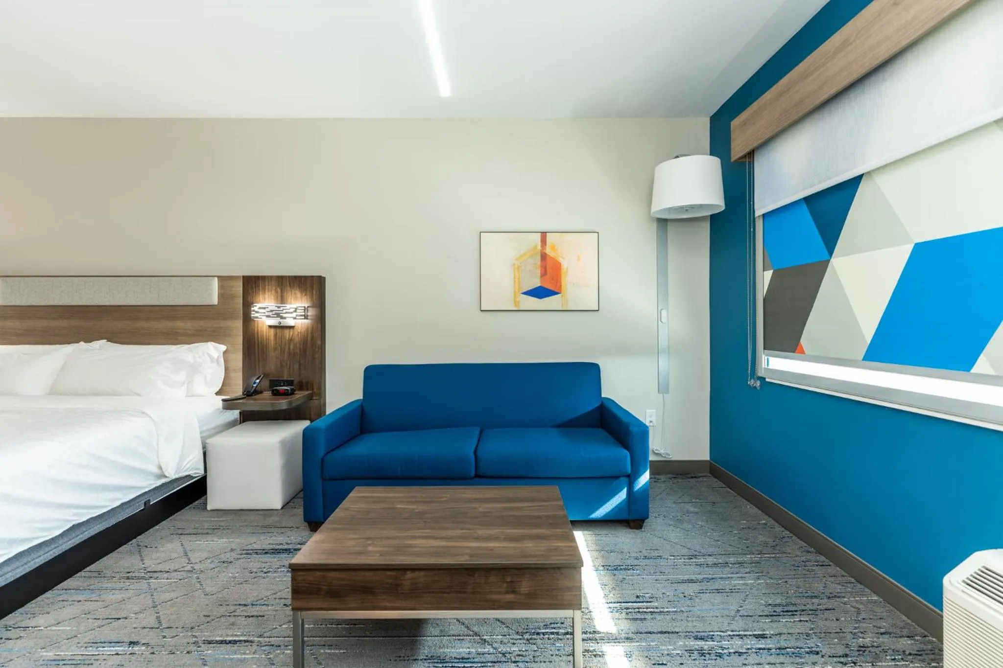 Seating area, Bed in Holiday Inn Express & Suites Charlottesville by IHG