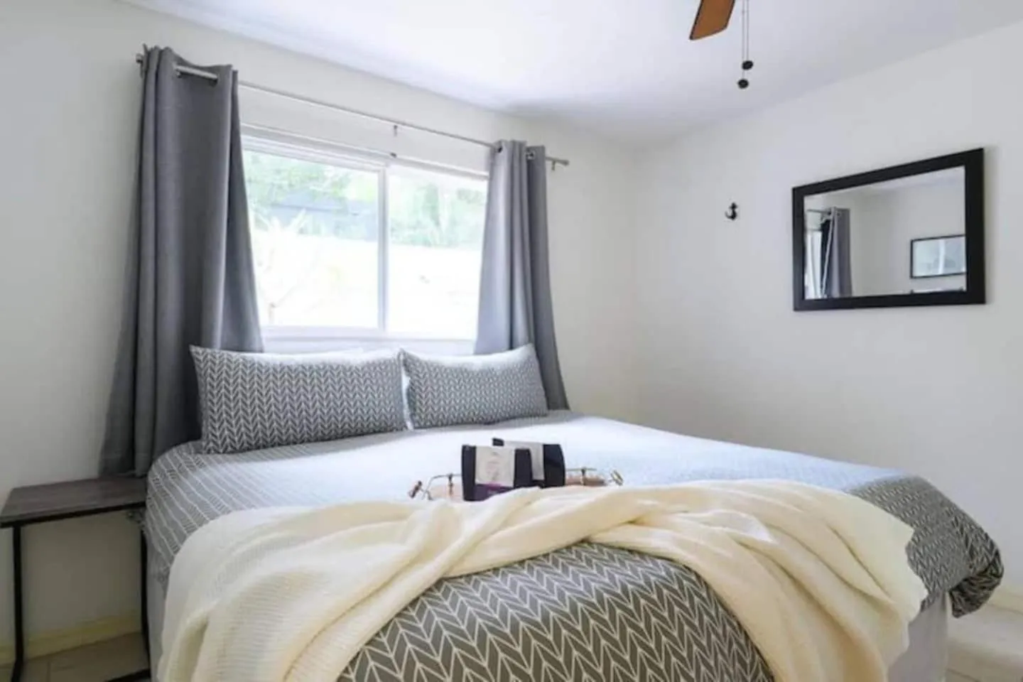 Bed in The Peacock Villa 1 By Pmi