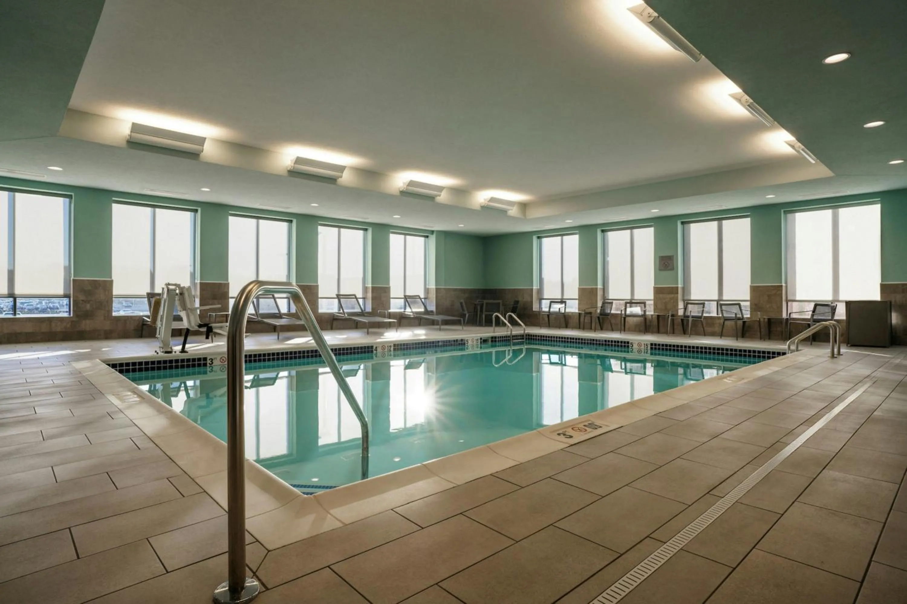 Swimming pool in Courtyard by Marriott Indianapolis Fishers