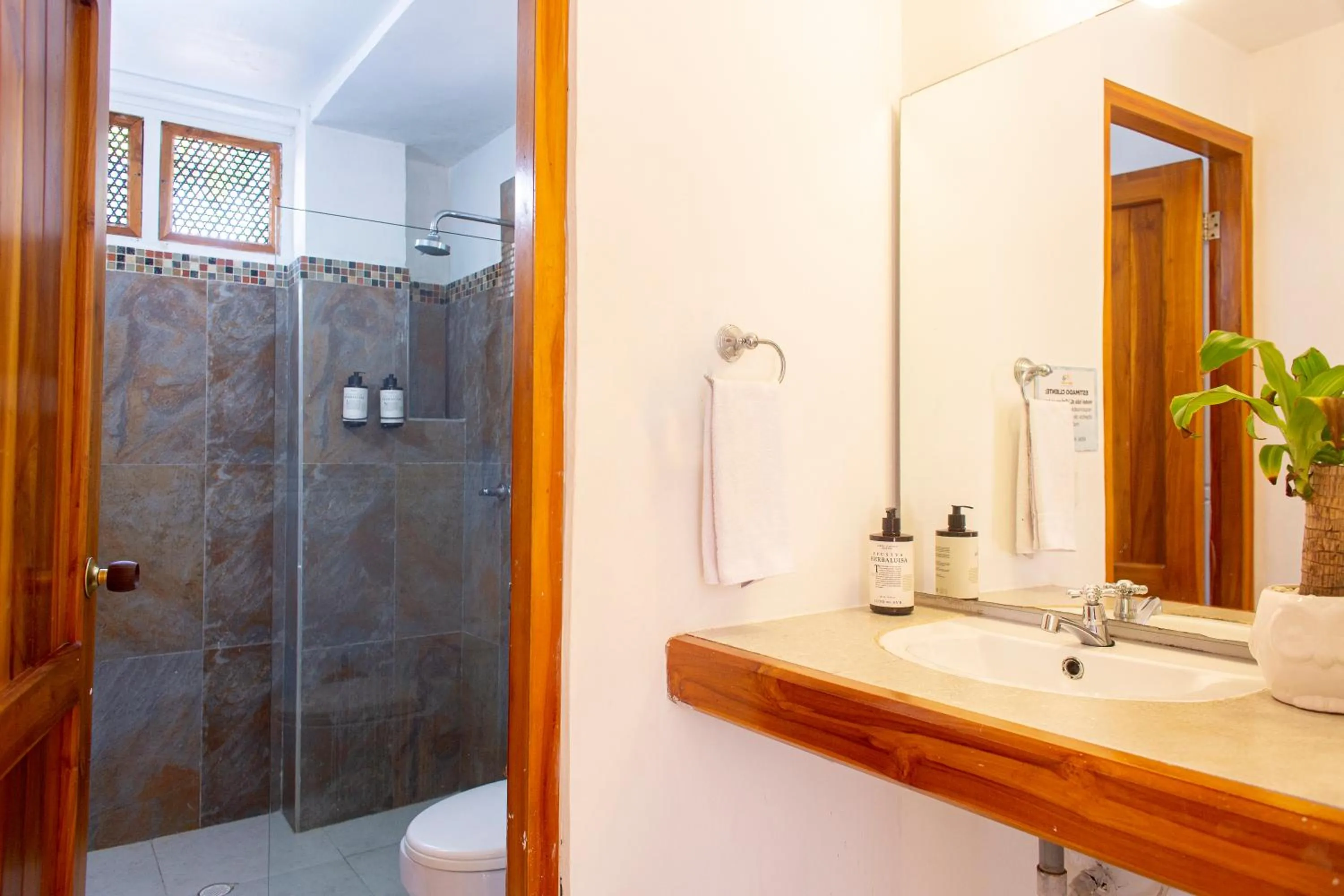 Bathroom in Hotel Isla del Sol