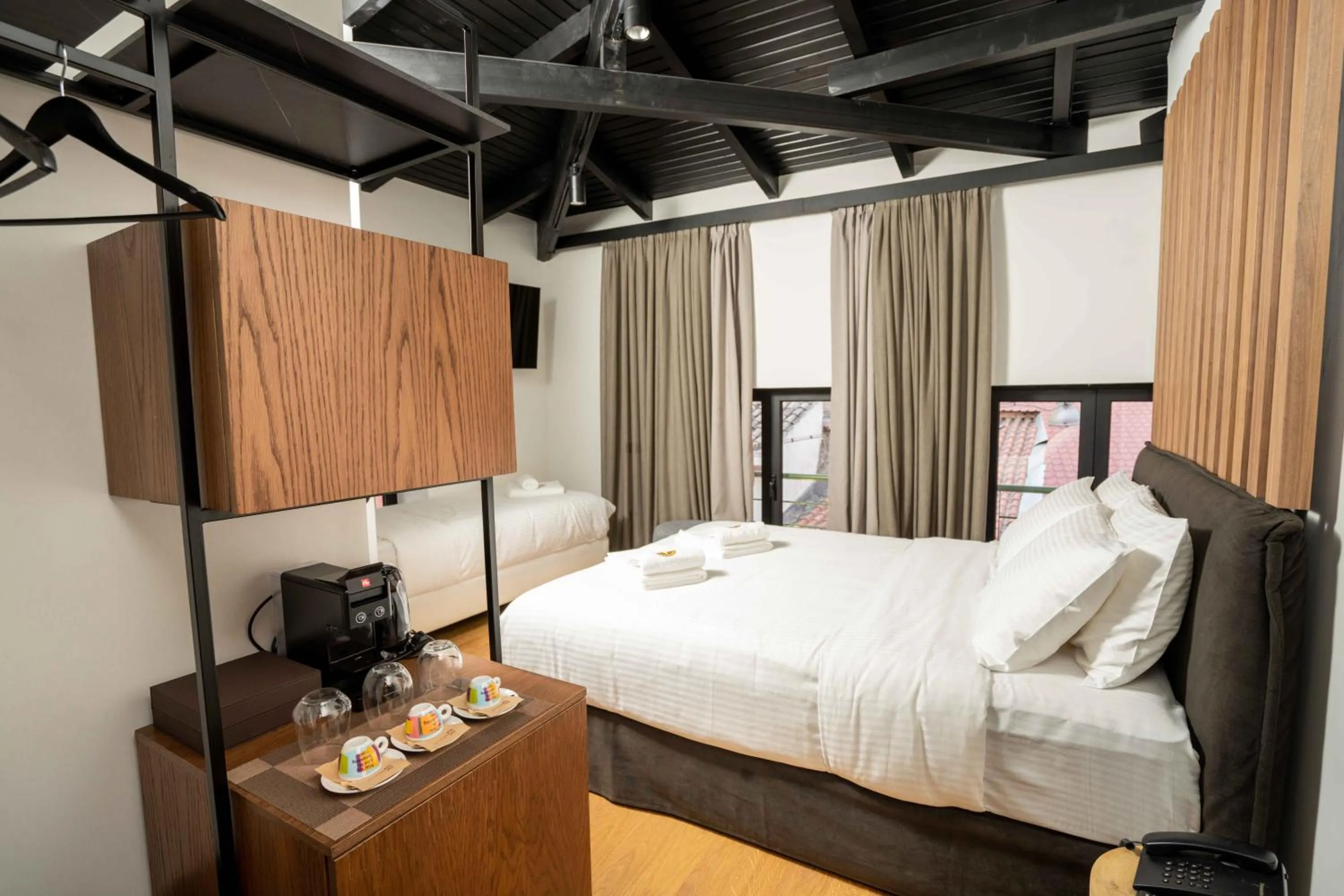 Photo of the whole room, Bed in Snob Athens