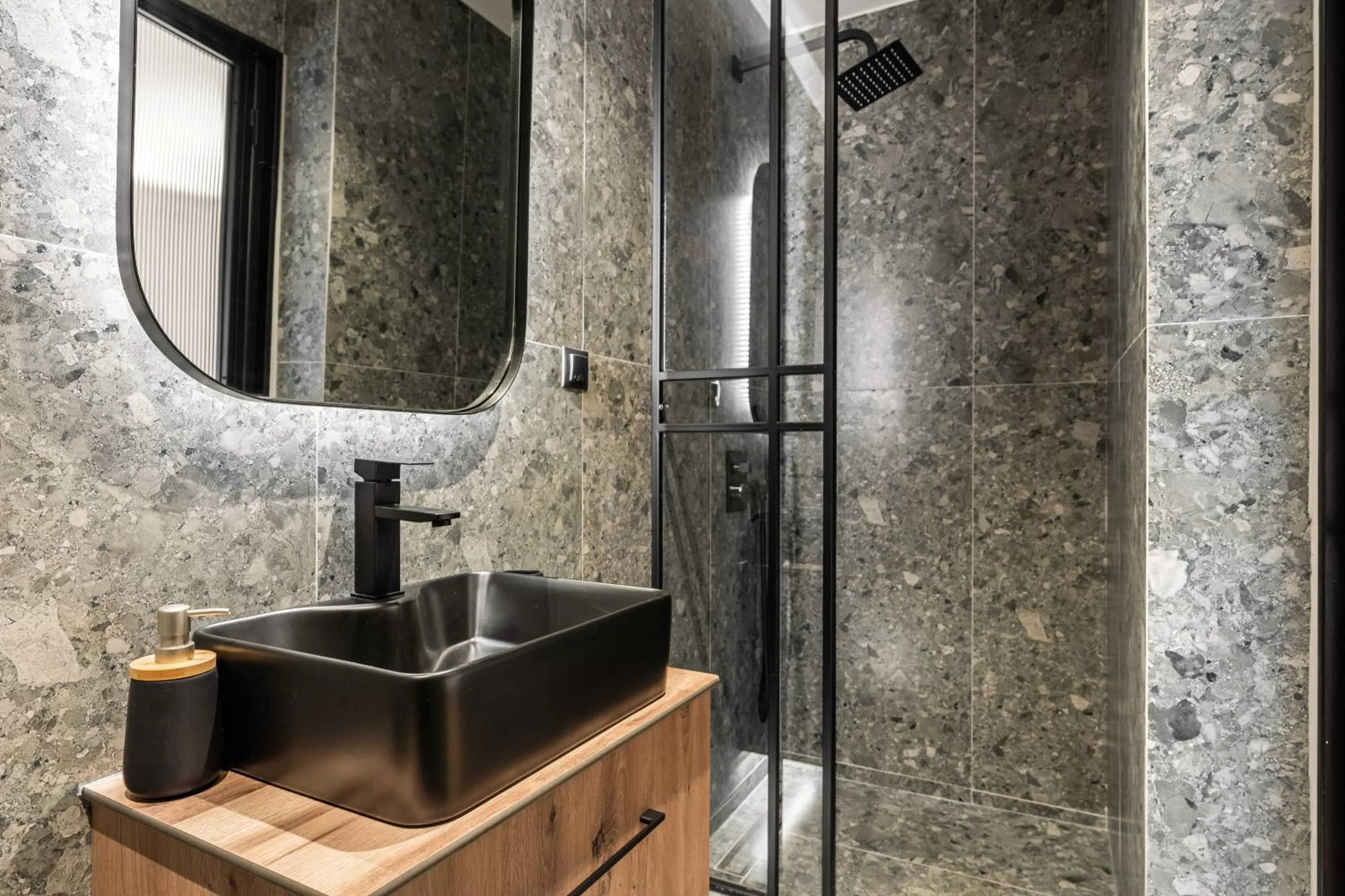 Shower in Snob Athens