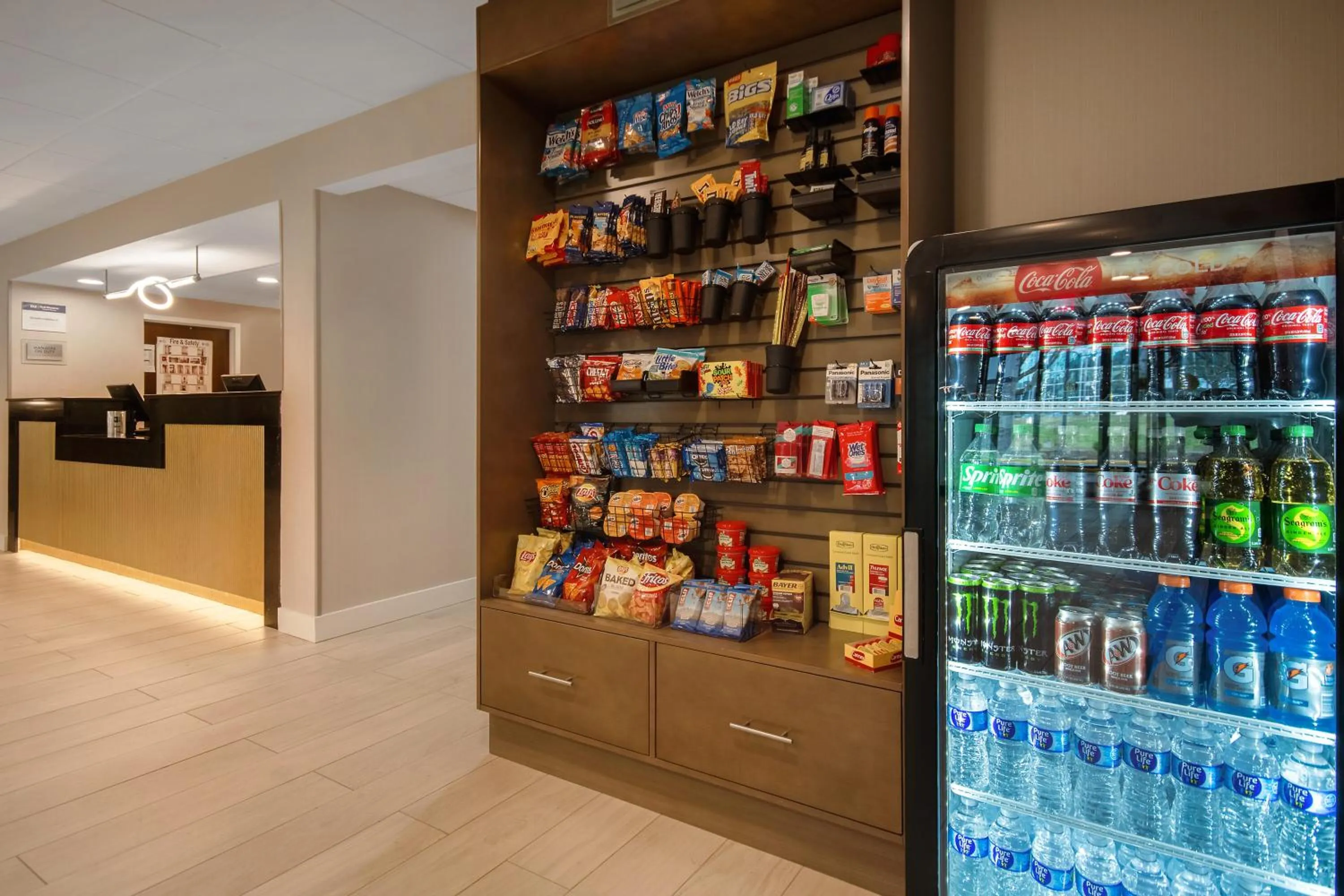 Shopping Area in Best Western Plus Meadowlands