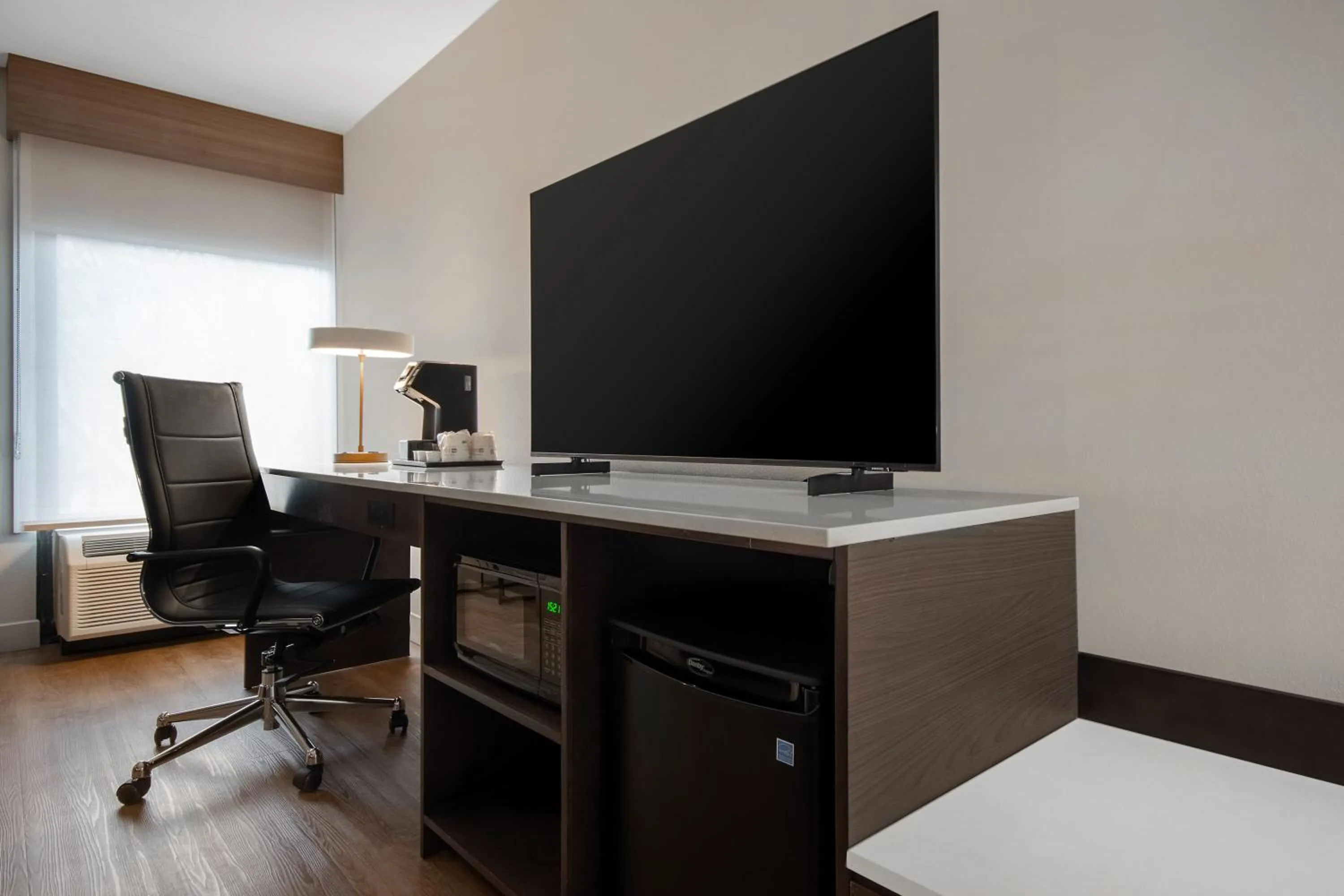 TV and multimedia in Best Western Plus Meadowlands