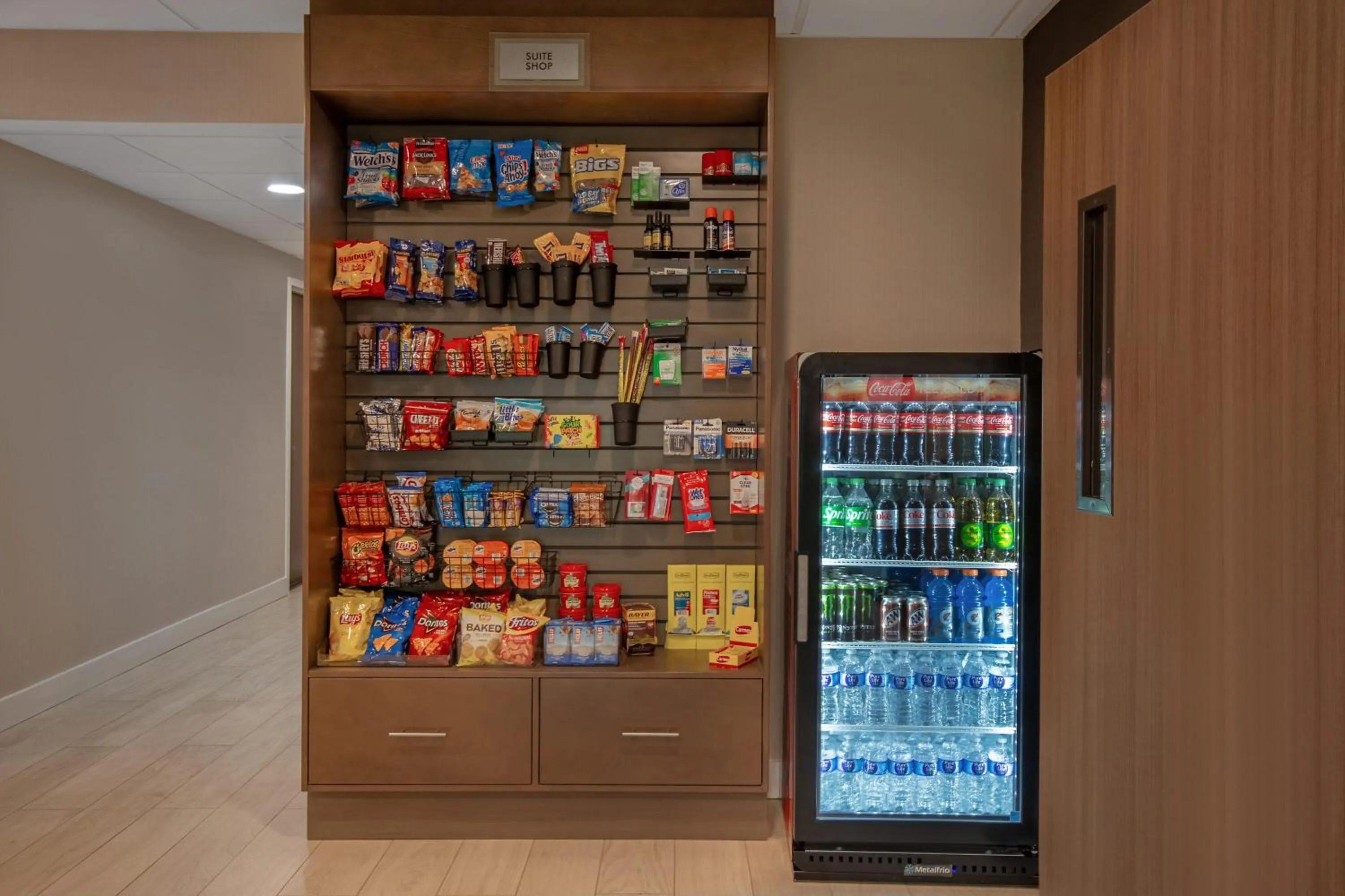 Shopping Area in Best Western Plus Meadowlands