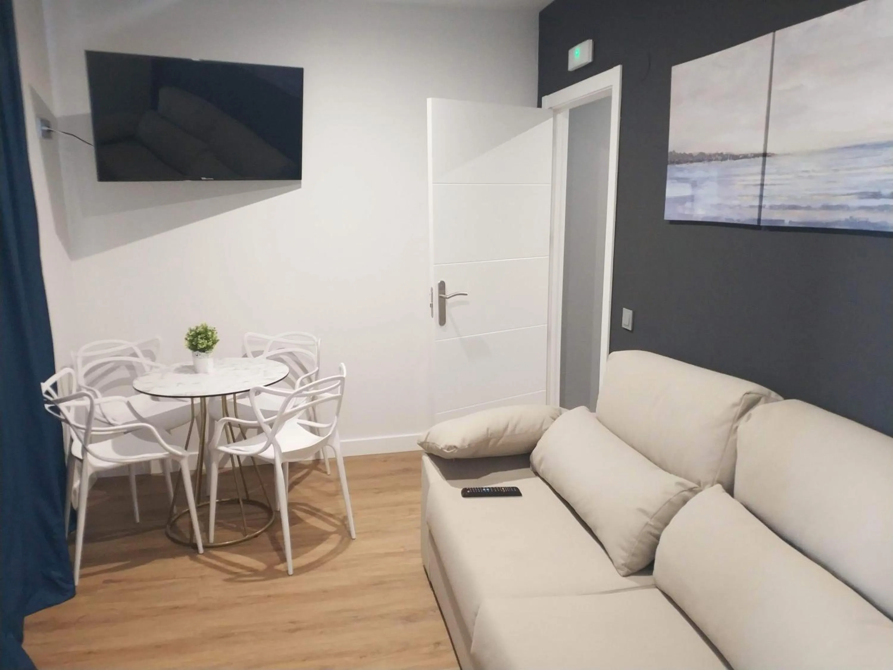 TV and multimedia in Apartamentos Hi Apartaments Santander 3000