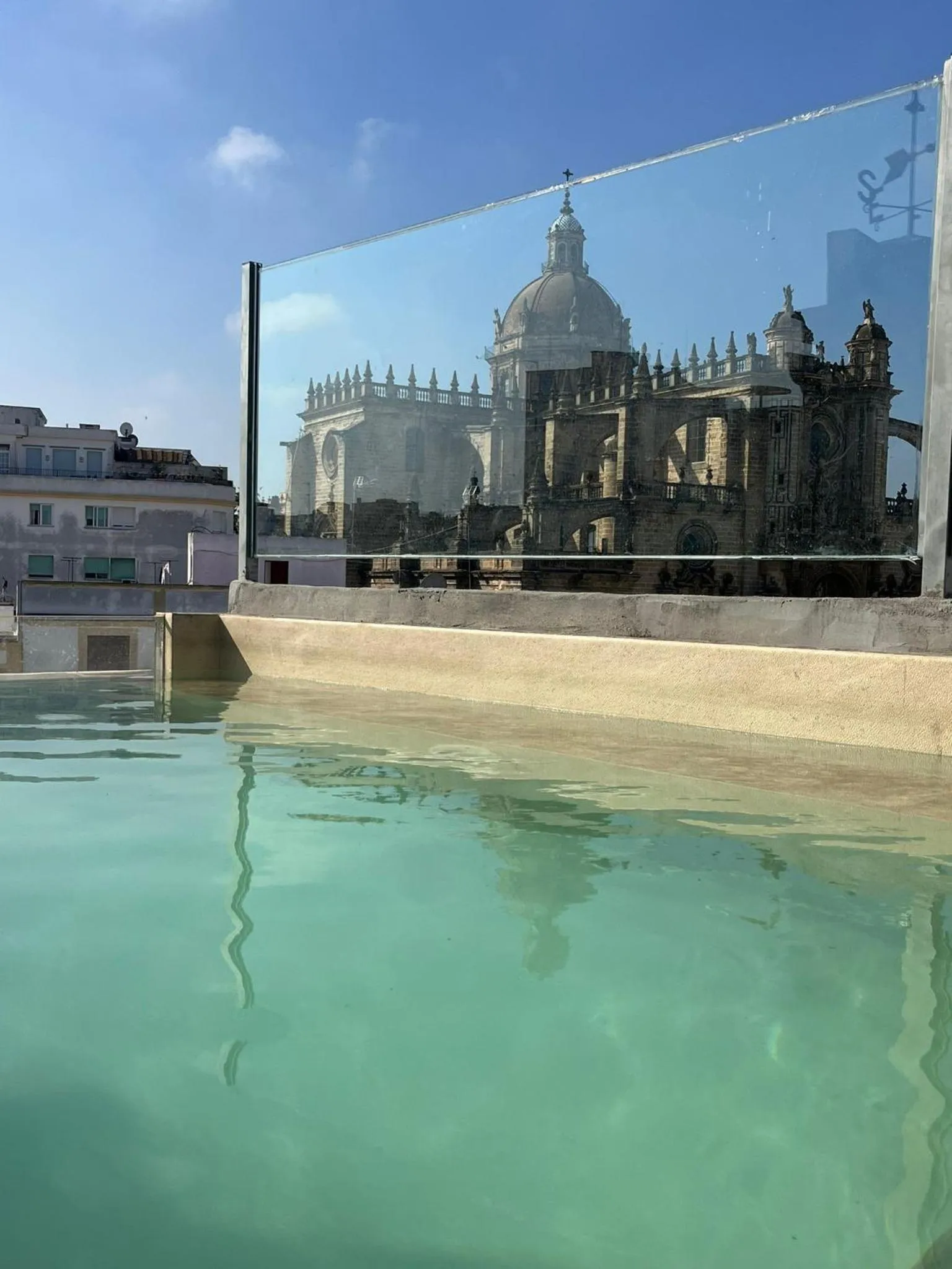 Swimming pool in Catedral Suites Jerez