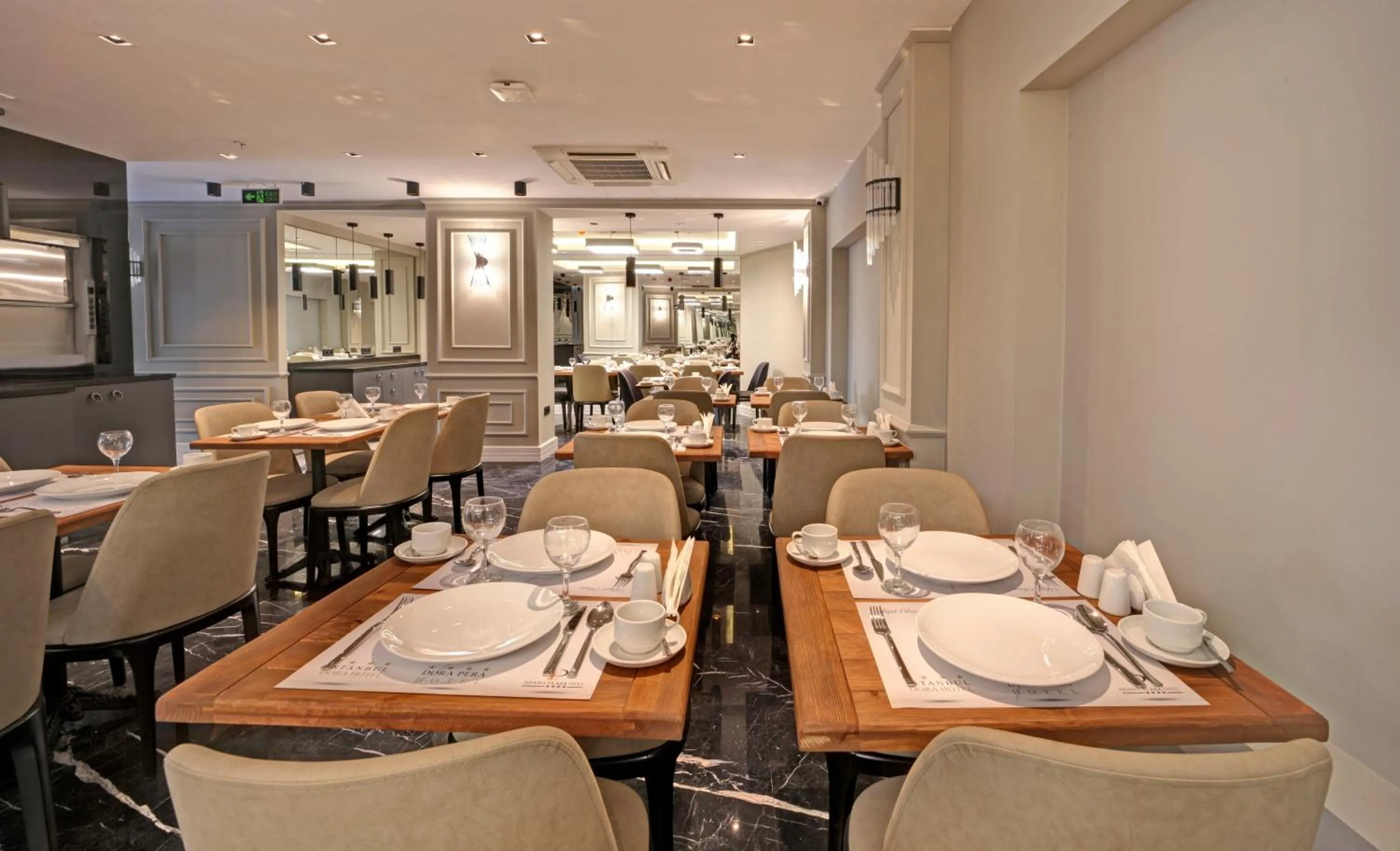 Restaurant/places to eat in Dora Pera Hotel