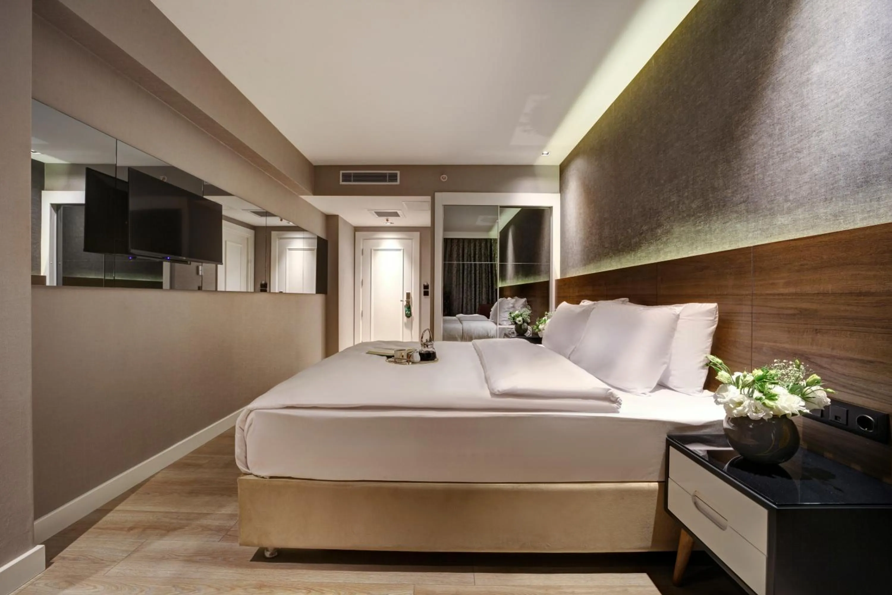 Photo of the whole room, Bed in Dora Pera Hotel