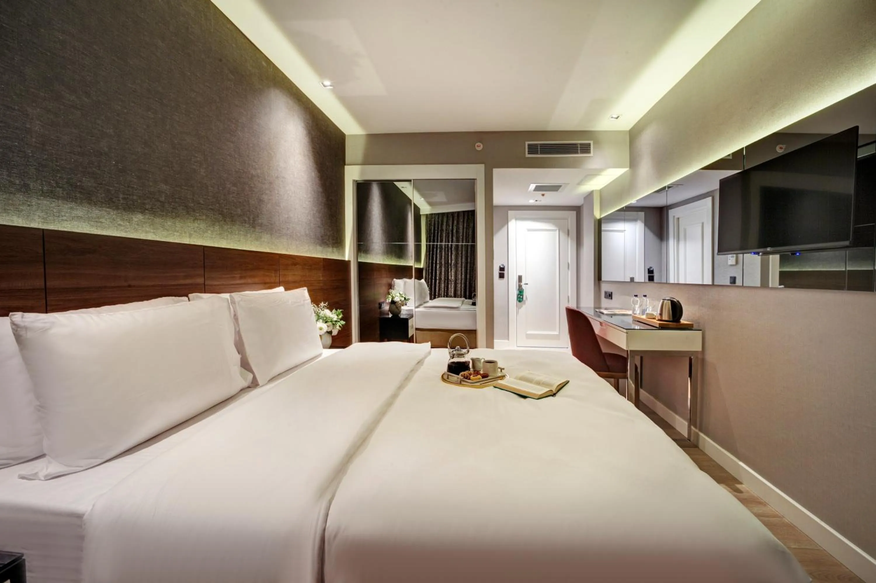 Photo of the whole room, Bed in Dora Pera Hotel