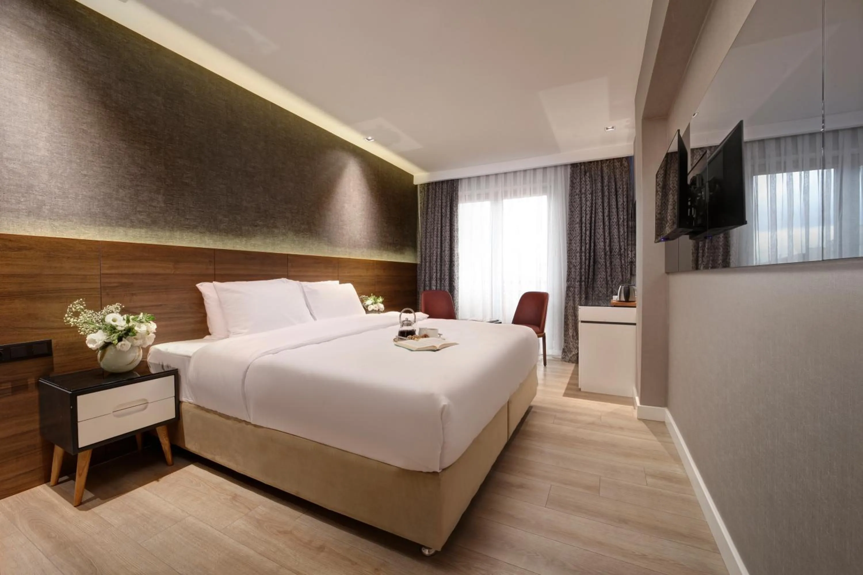 Photo of the whole room, Bed in Dora Pera Hotel