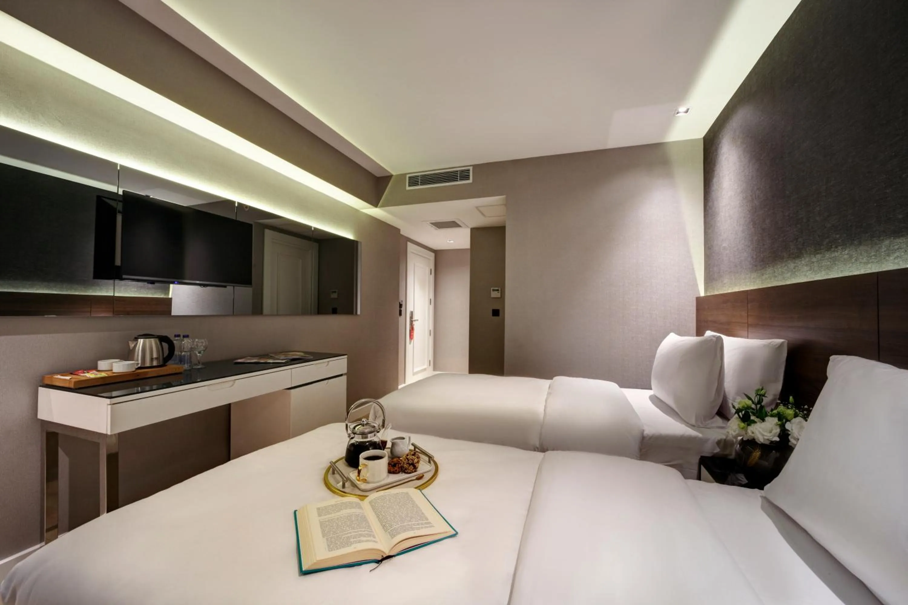 Photo of the whole room, Bed in Dora Pera Hotel