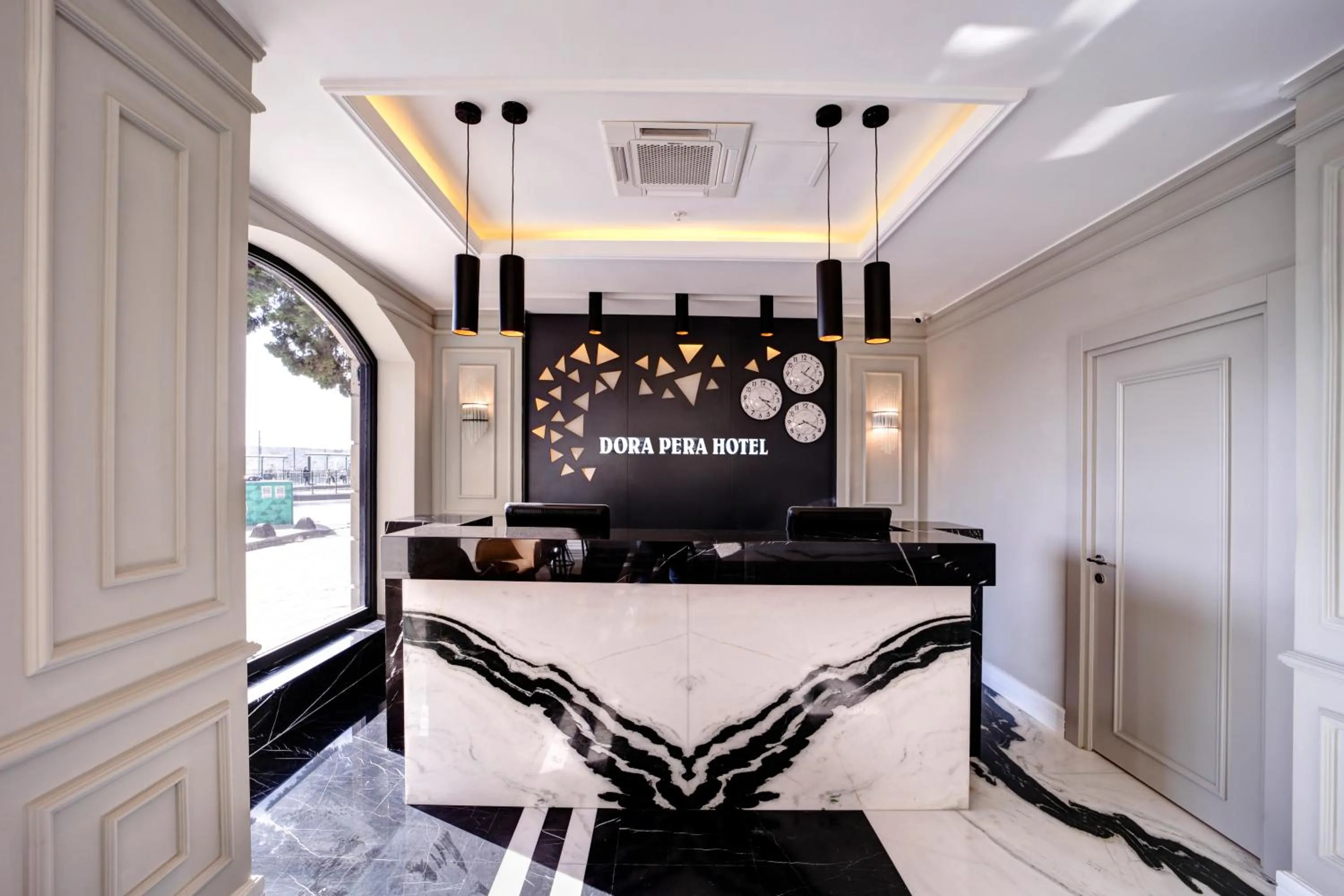 Lobby or reception in Dora Pera Hotel