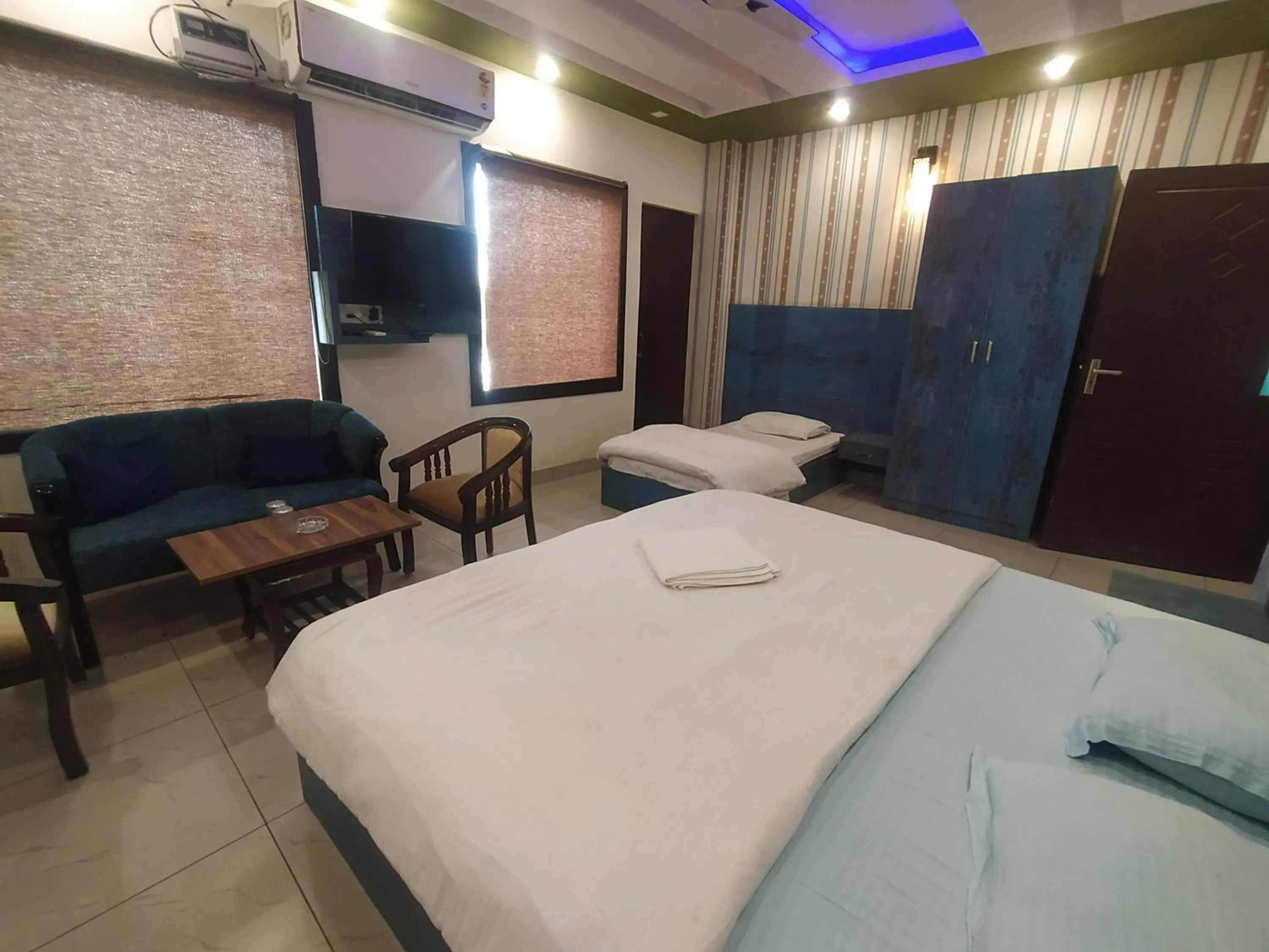Bedroom, Bed in Hotel Geeta Residency Haridwar
