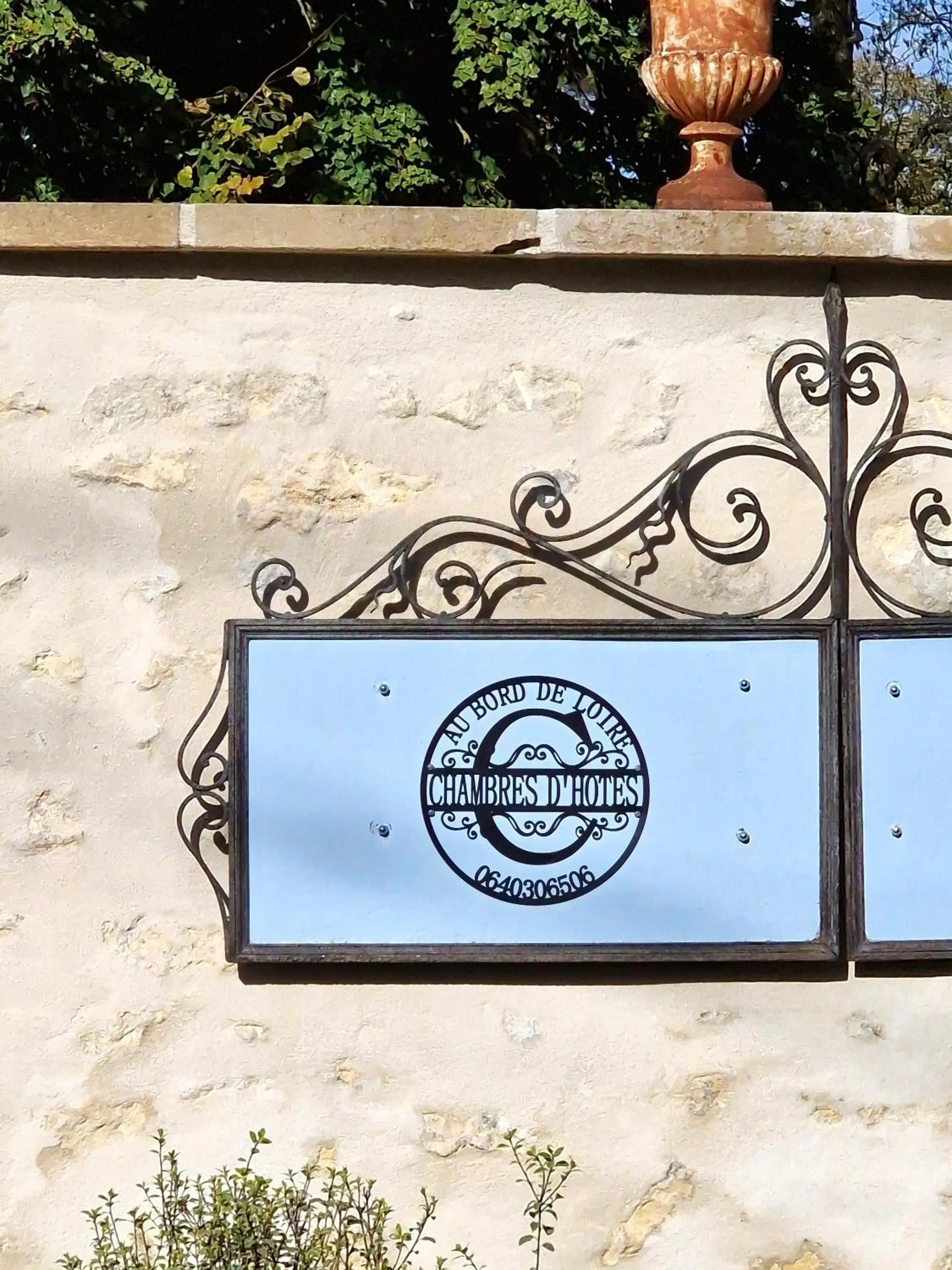 Facade/entrance in Chambre d'hôtes "Au bord de Loire"