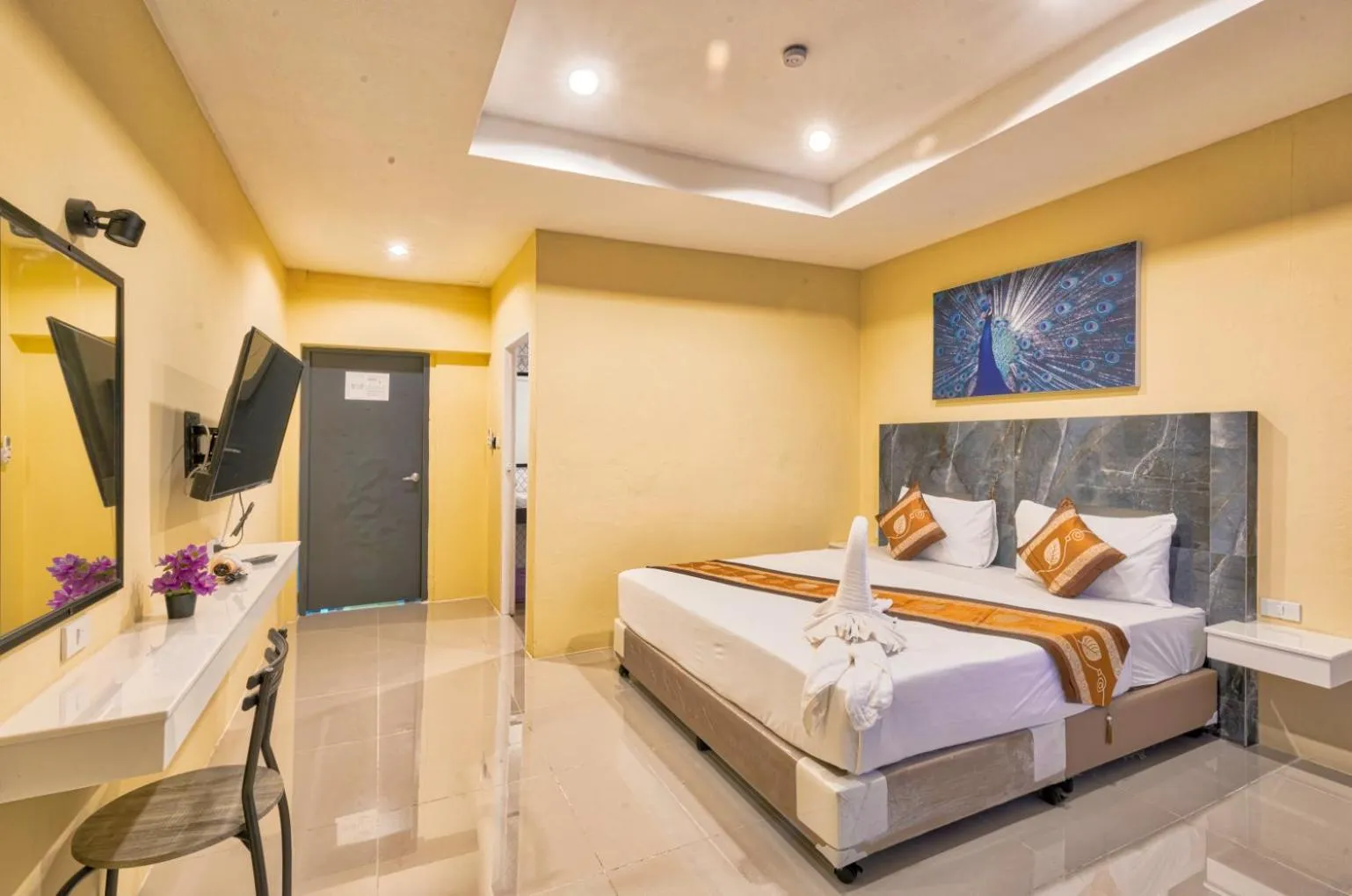 Living room, Bed in TJ Patong Hotel - SHA Plus