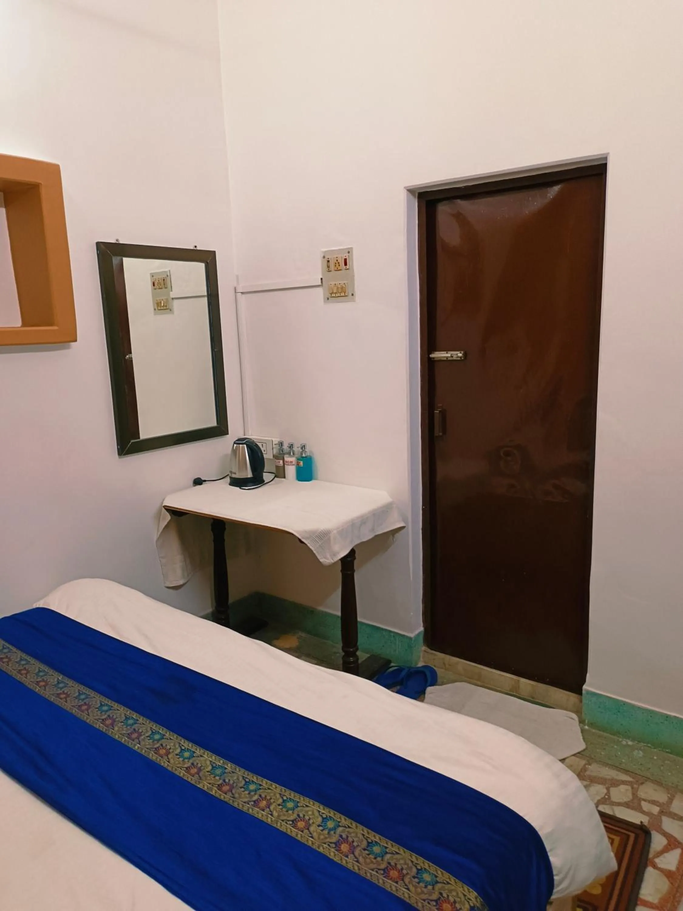 Coffee/tea facilities, Bed in Baba Guest House