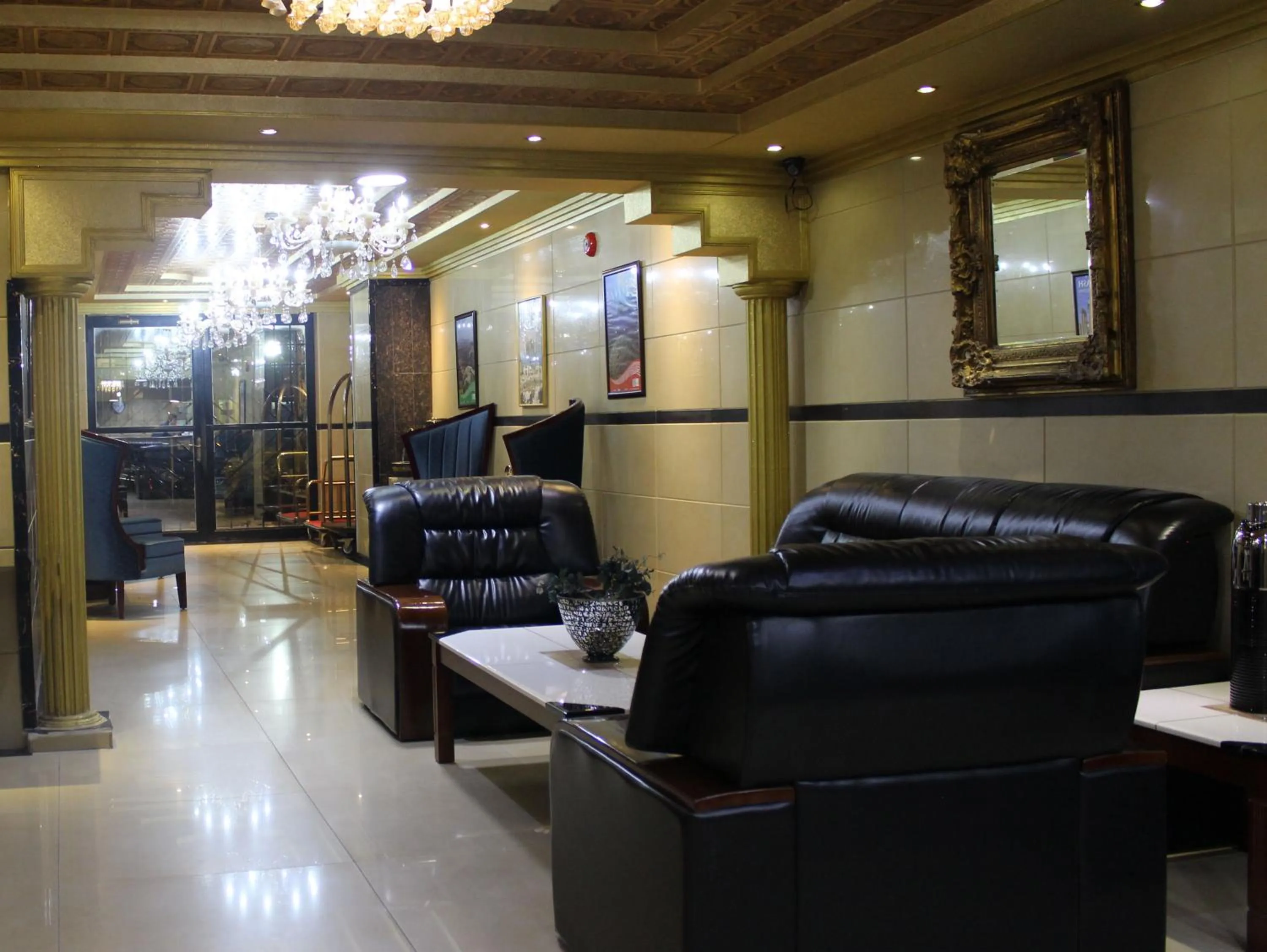 Facade/entrance in Rana Palace