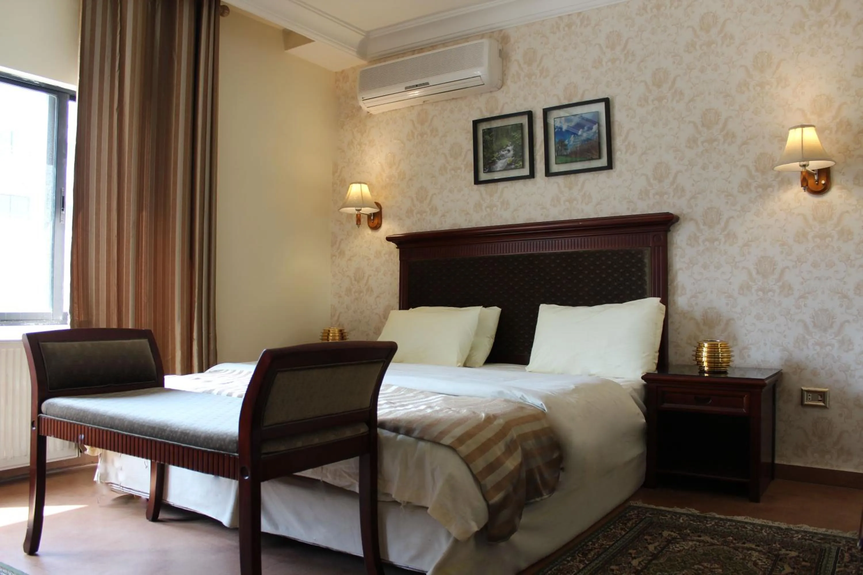 bunk bed, Bed in Rana Palace