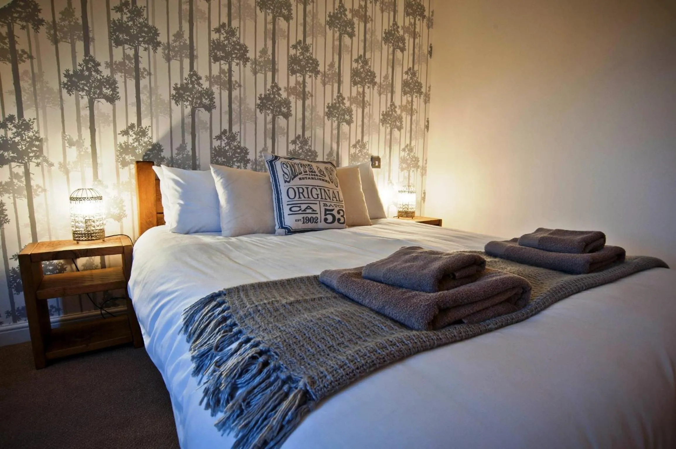 Photo of the whole room, Bed in The White Hart Inn