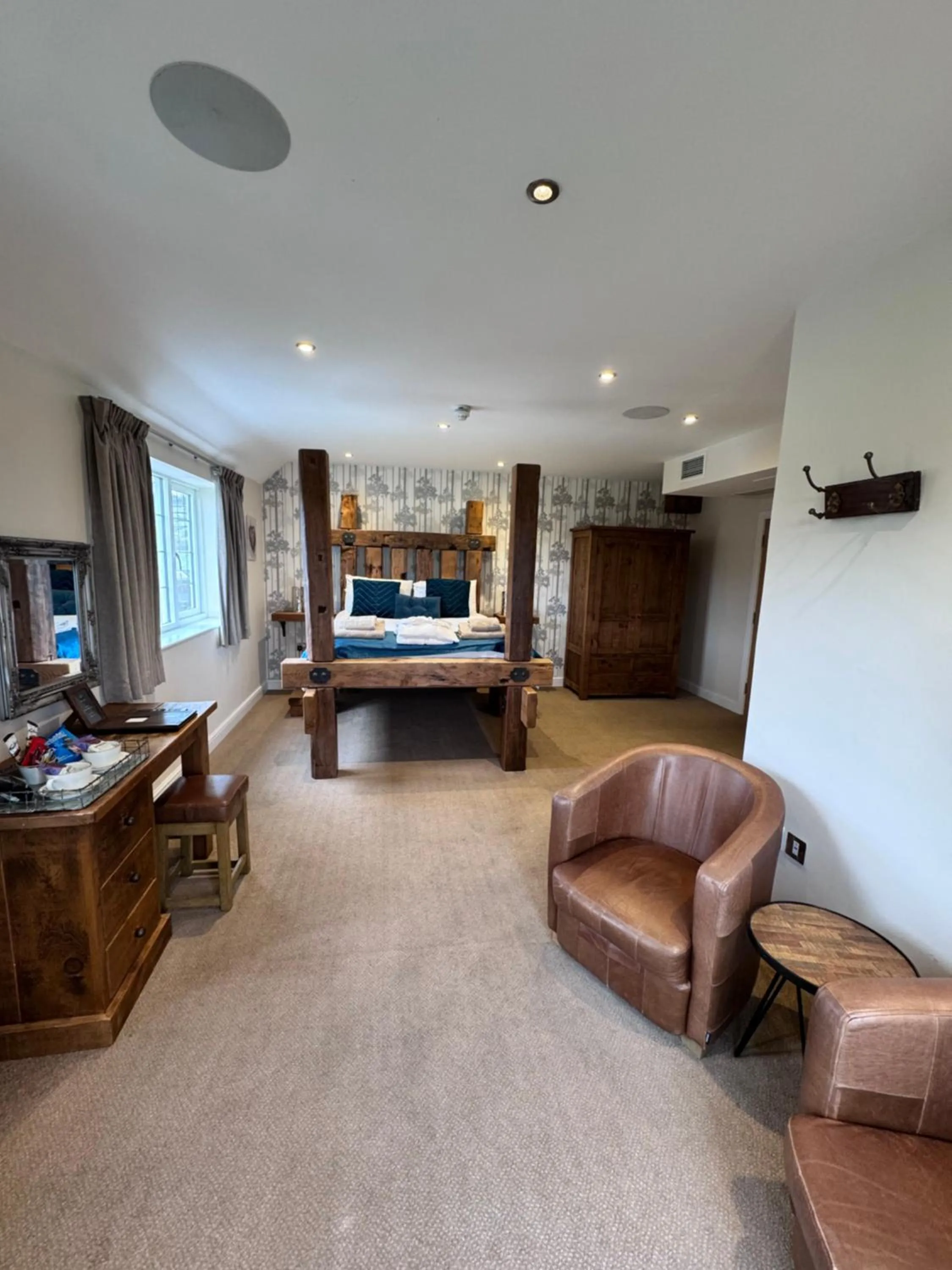 Bedroom in The White Hart Inn