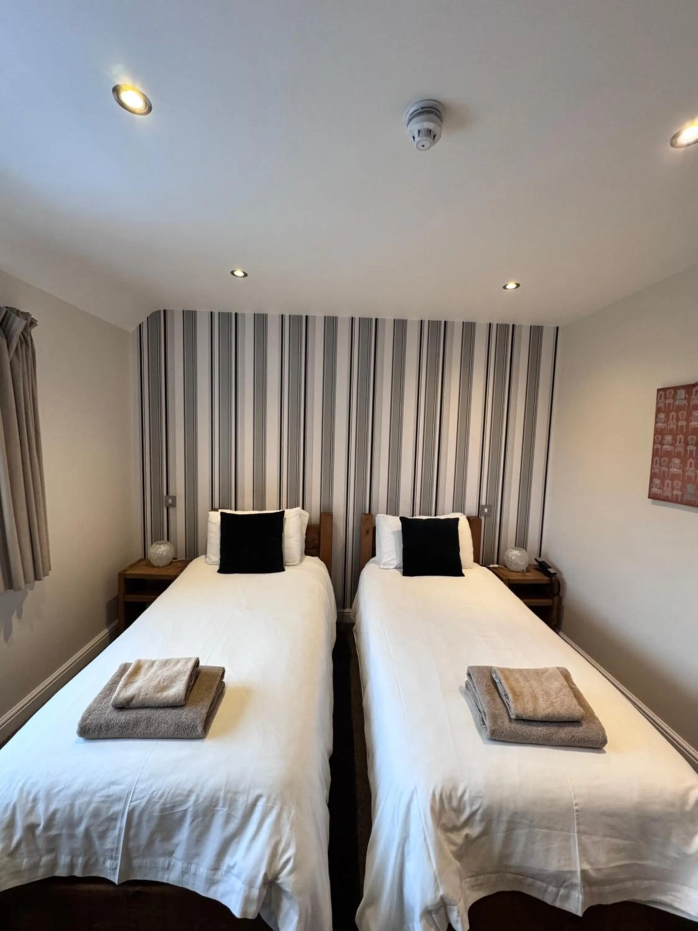 Bedroom, Bed in The White Hart Inn