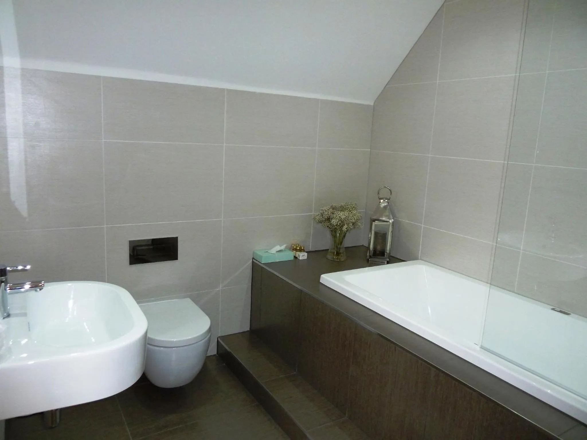 Bathroom in The White Hart Inn