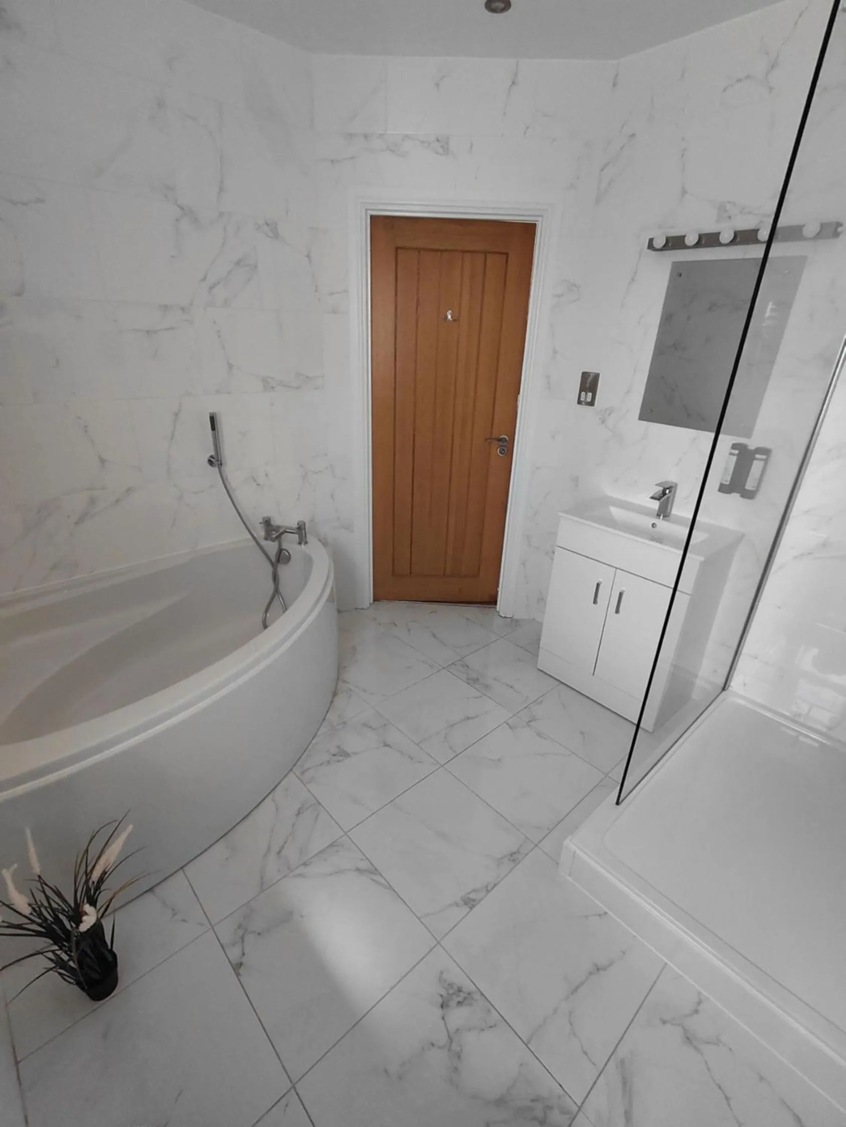 Bathroom in The White Hart Inn