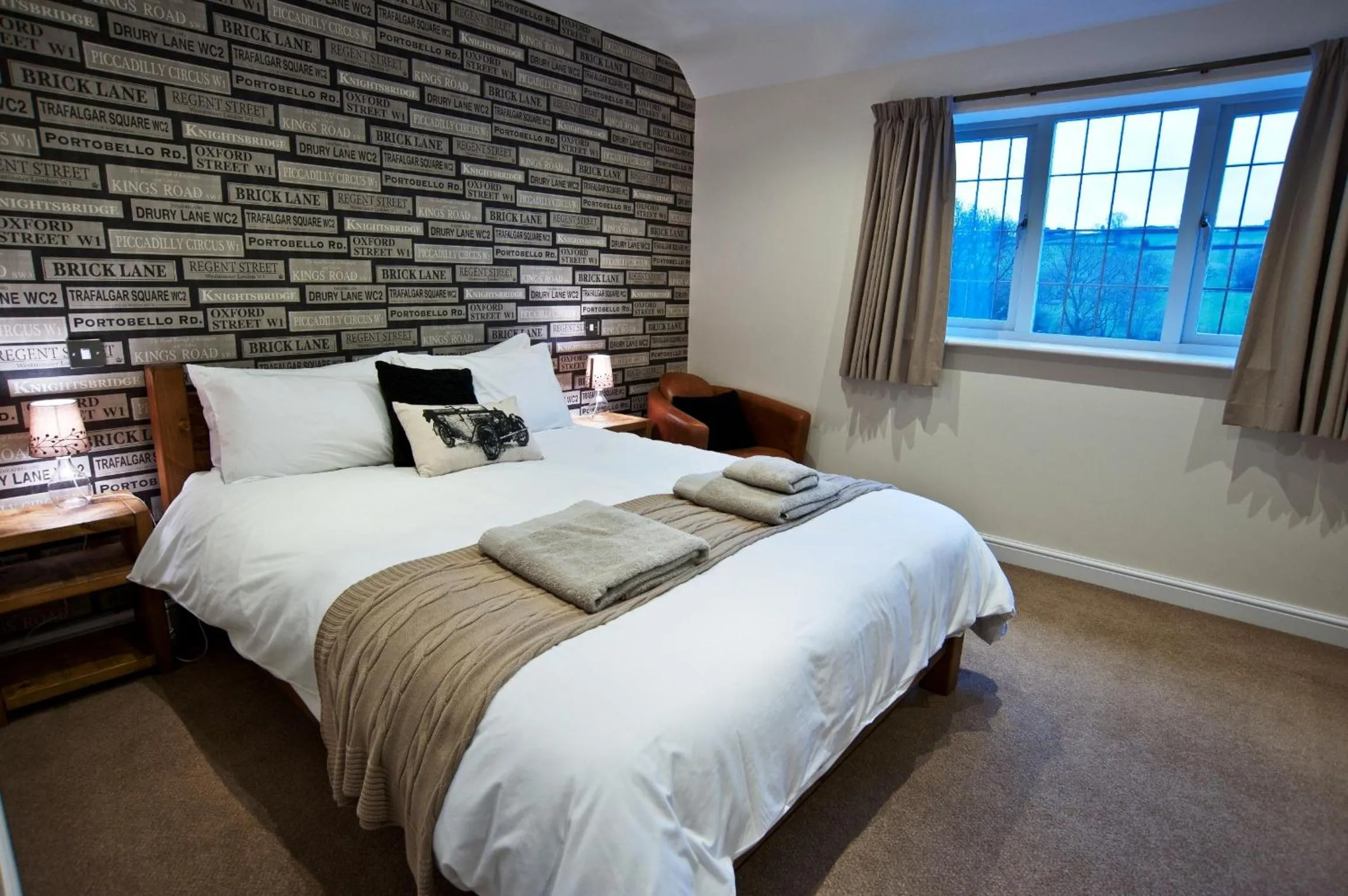 Bedroom, Bed in The White Hart Inn