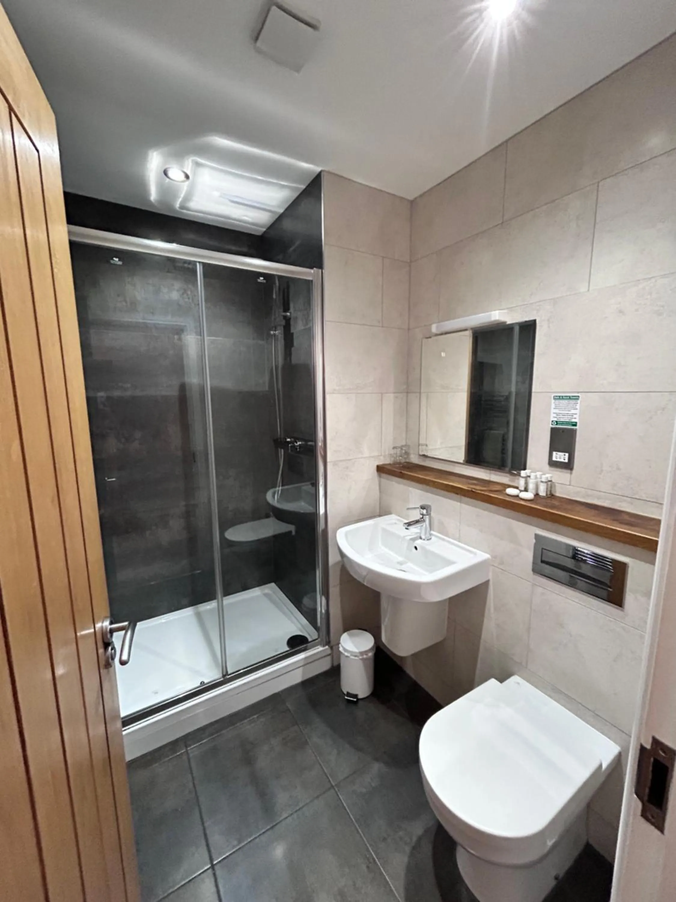 Bathroom in The White Hart Inn