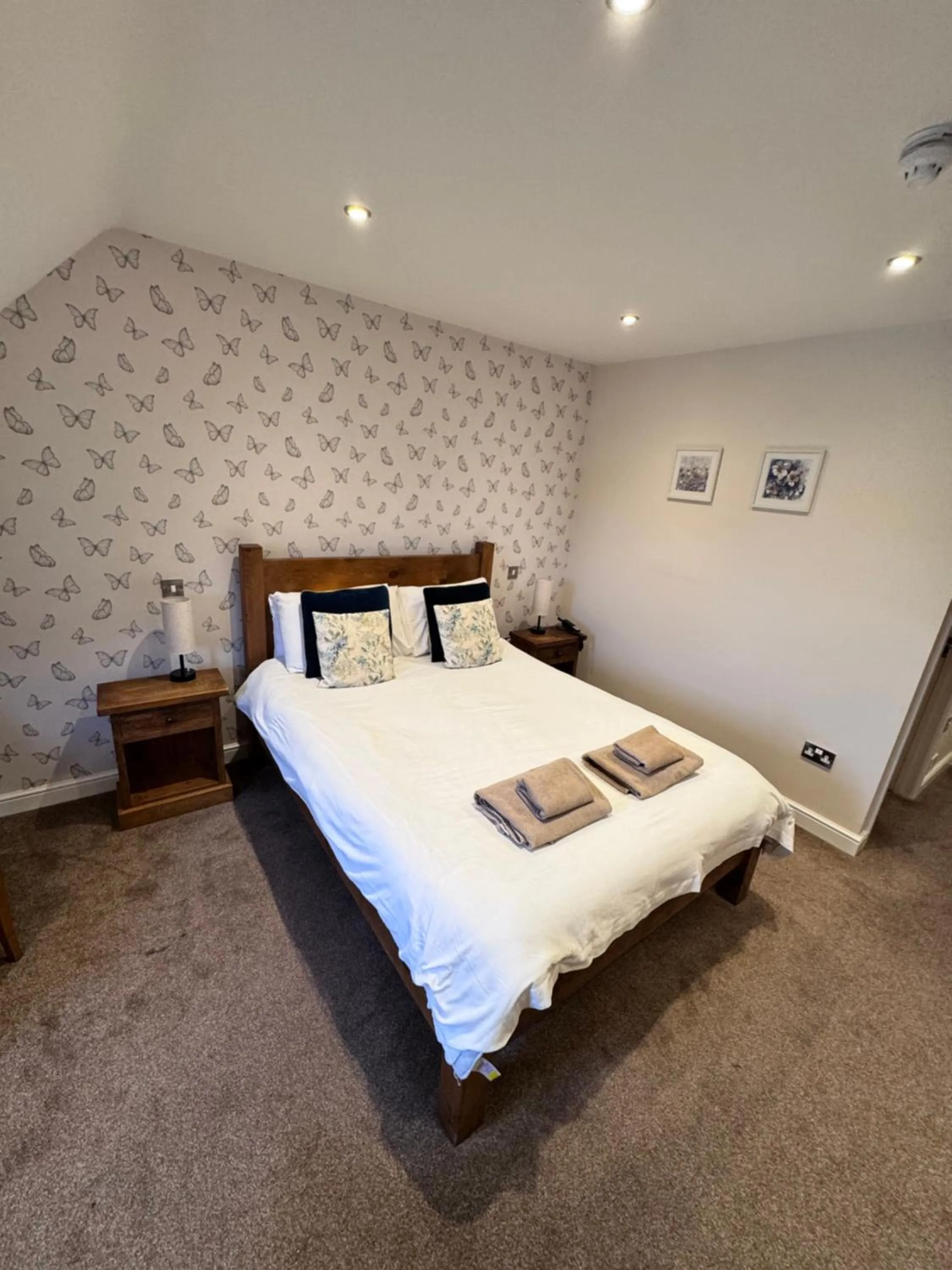 Bedroom, Bed in The White Hart Inn