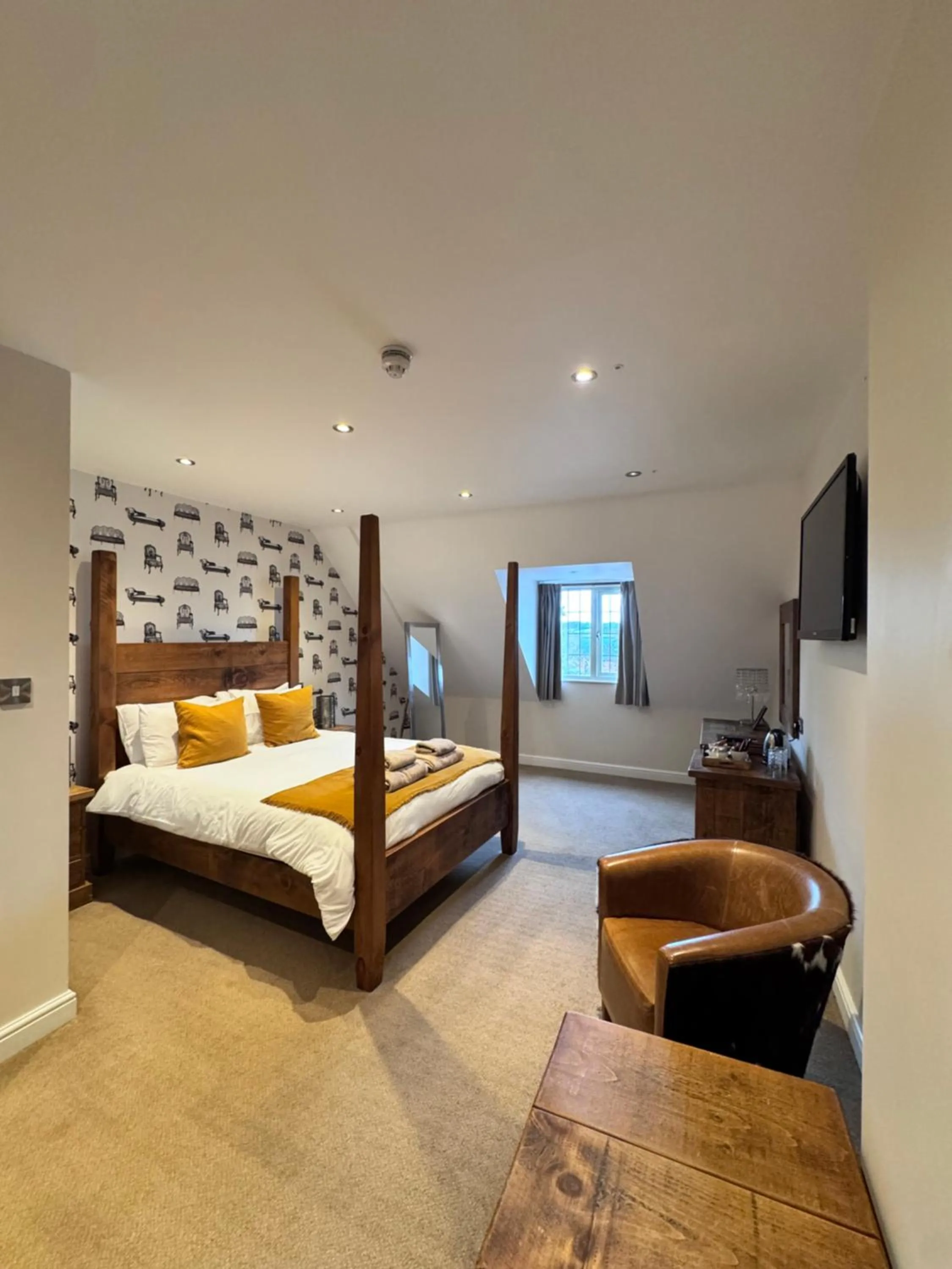 Bedroom, Bed in The White Hart Inn