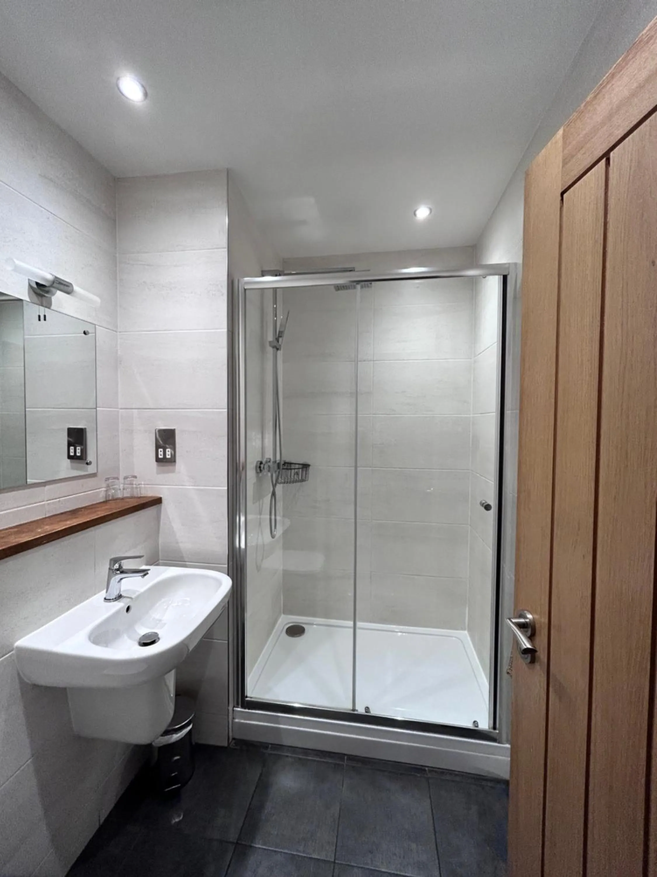 Bathroom in The White Hart Inn