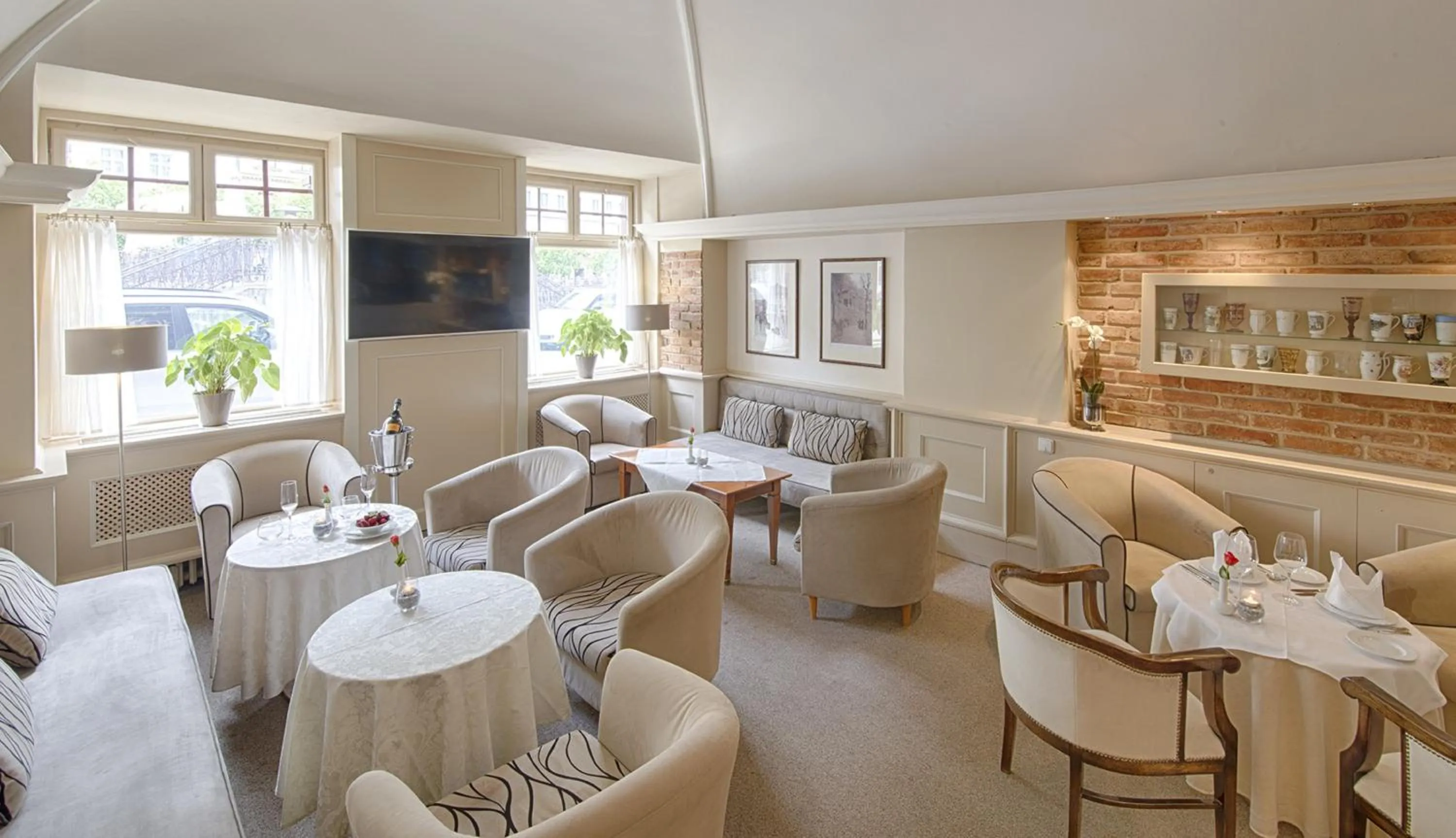 Lounge or bar in Hotel Embassy