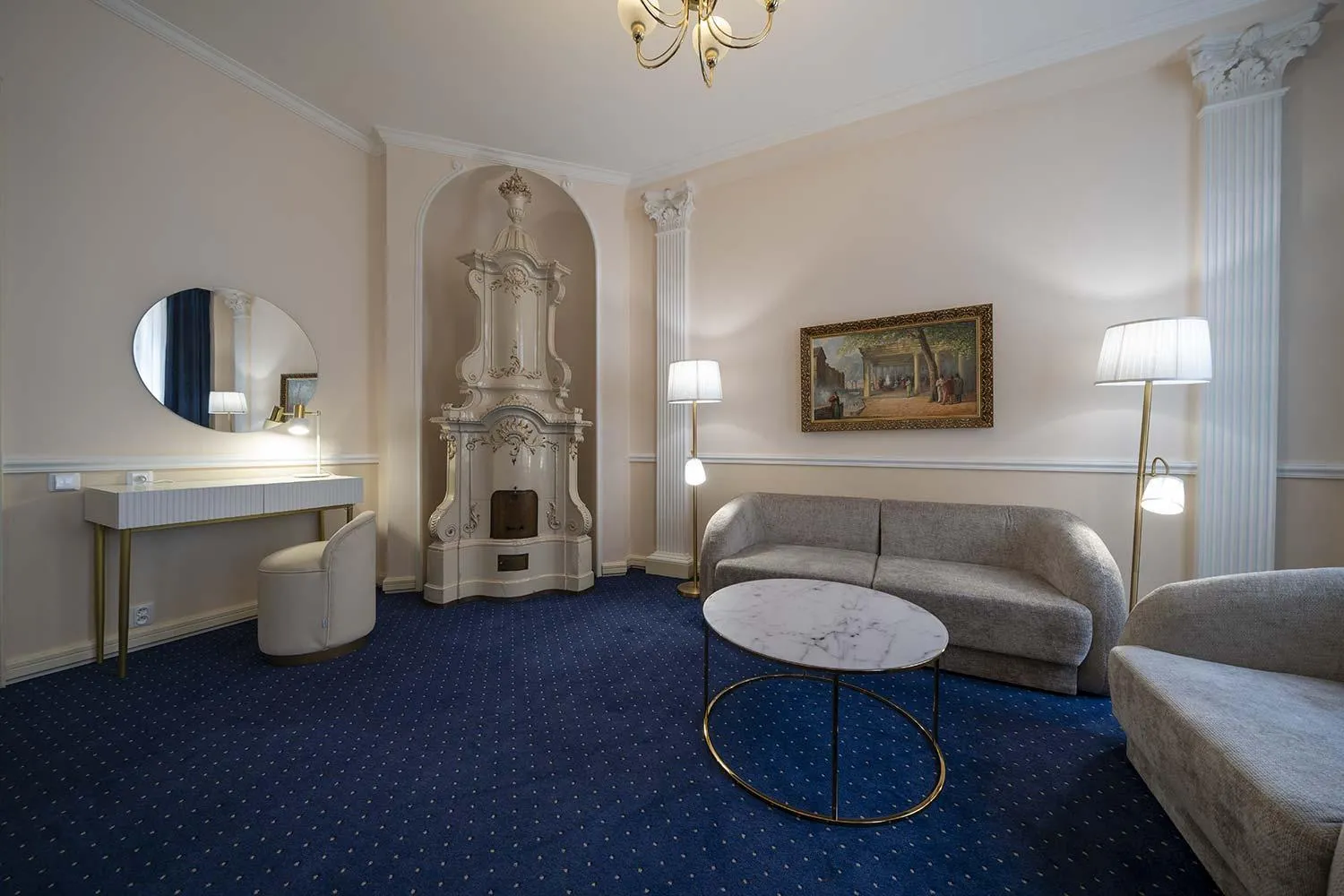 TV and multimedia in Hotel Embassy