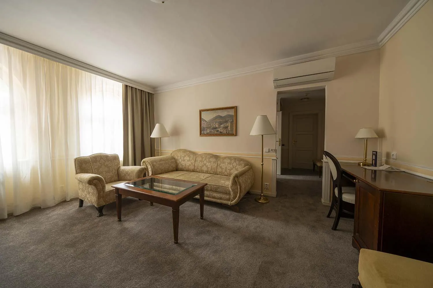 Living room in Hotel Embassy