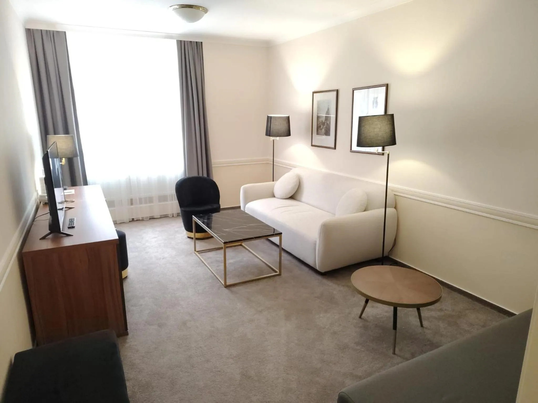 Living room in Hotel Embassy