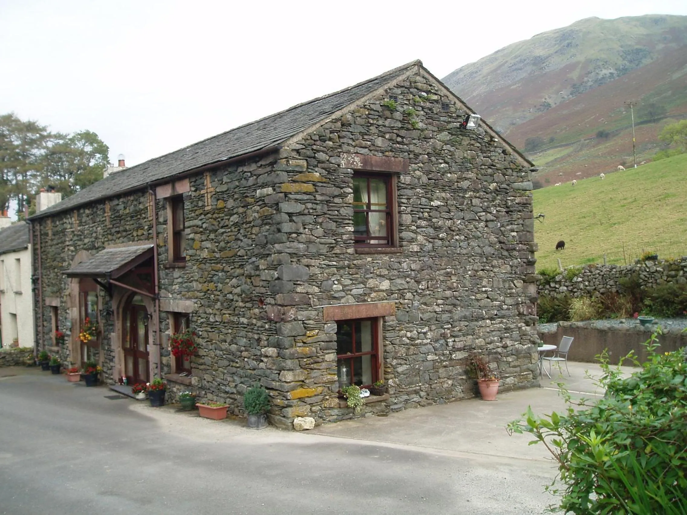 Property building in Barn-Gill House