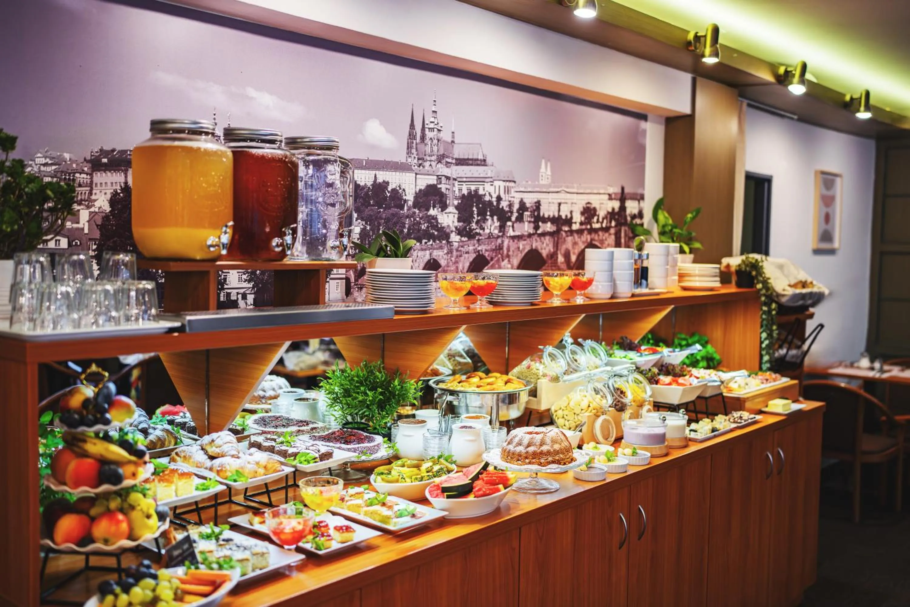 Buffet breakfast in Charles Central