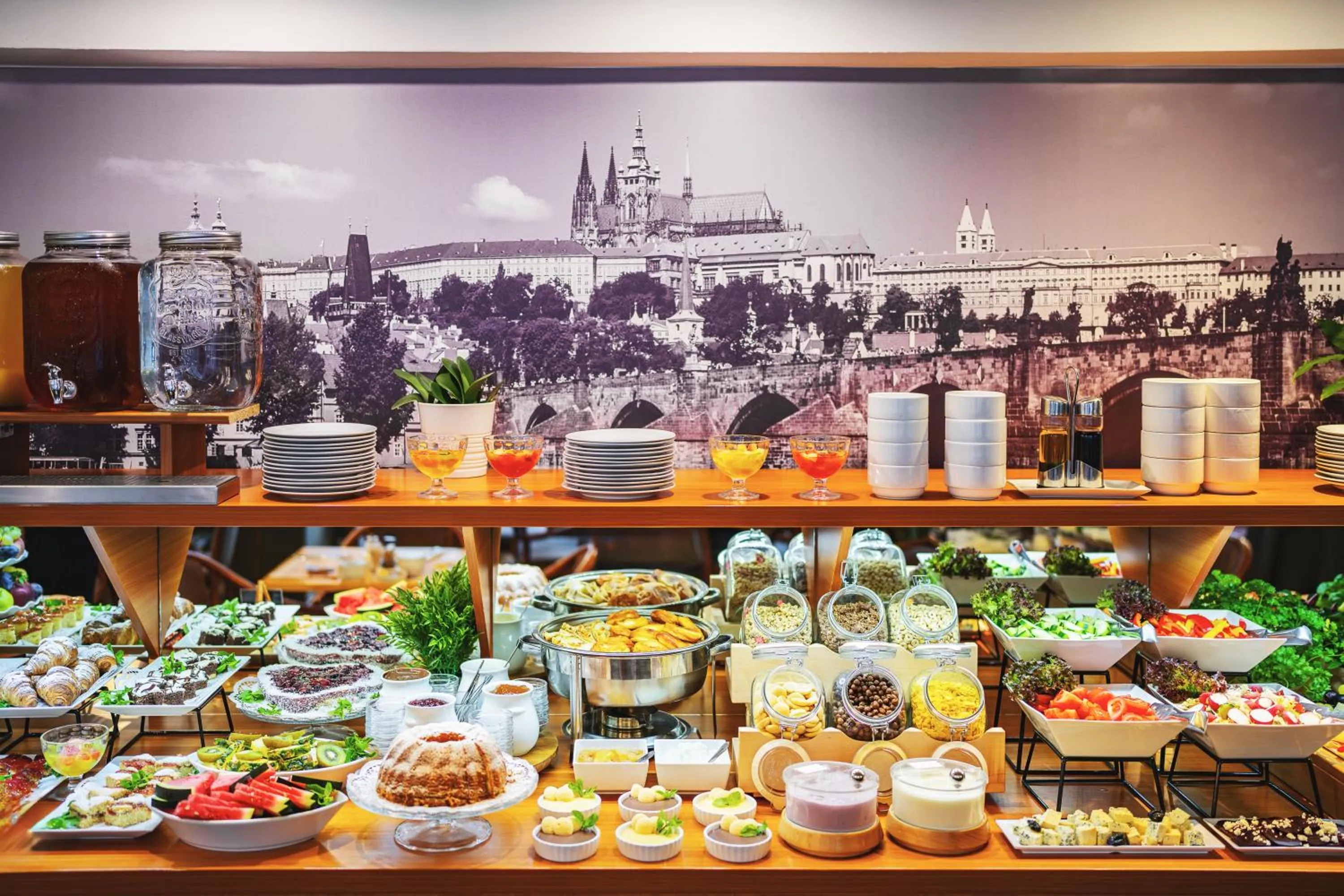 Buffet breakfast in Charles Central