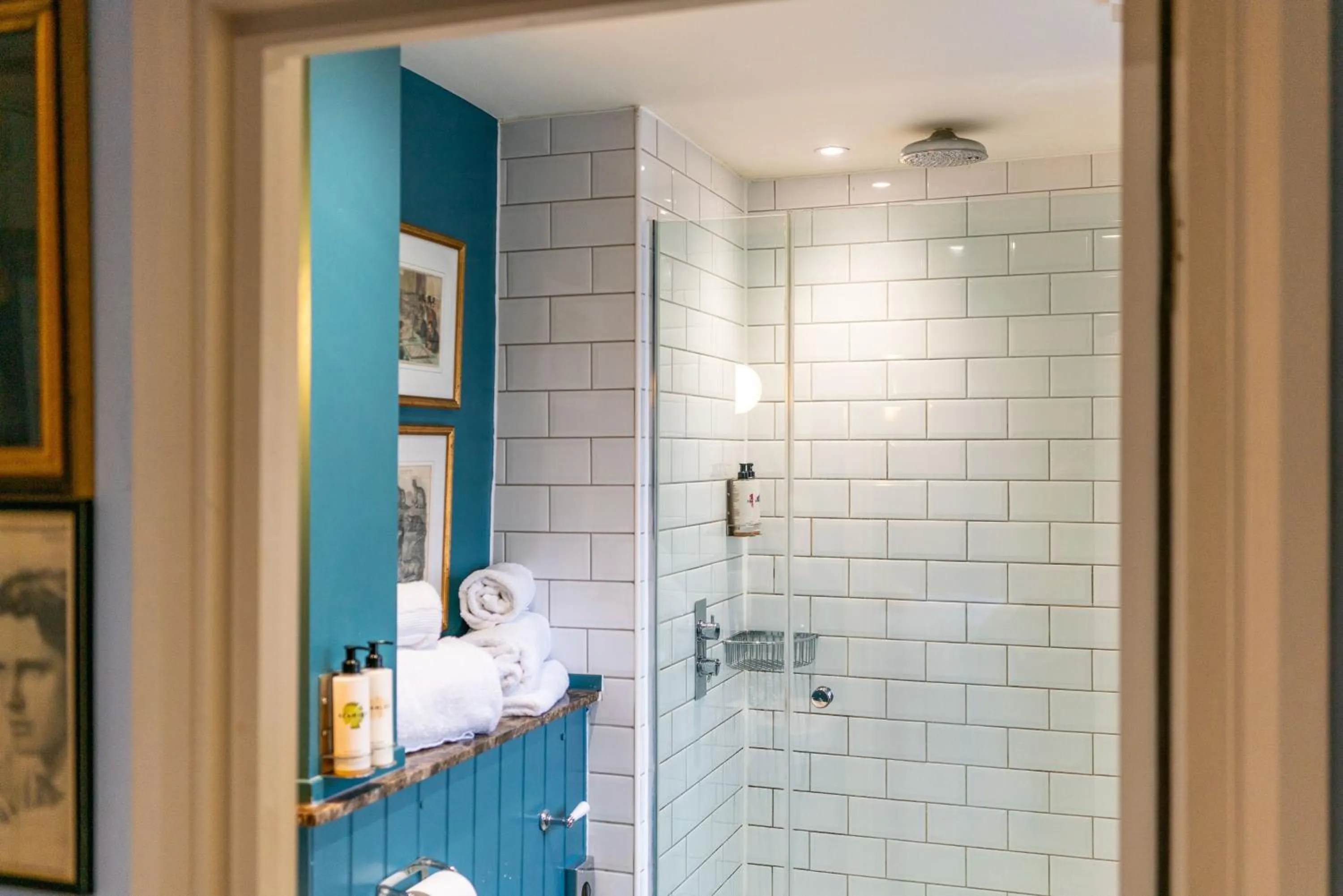 Shower in The Anchor Inn