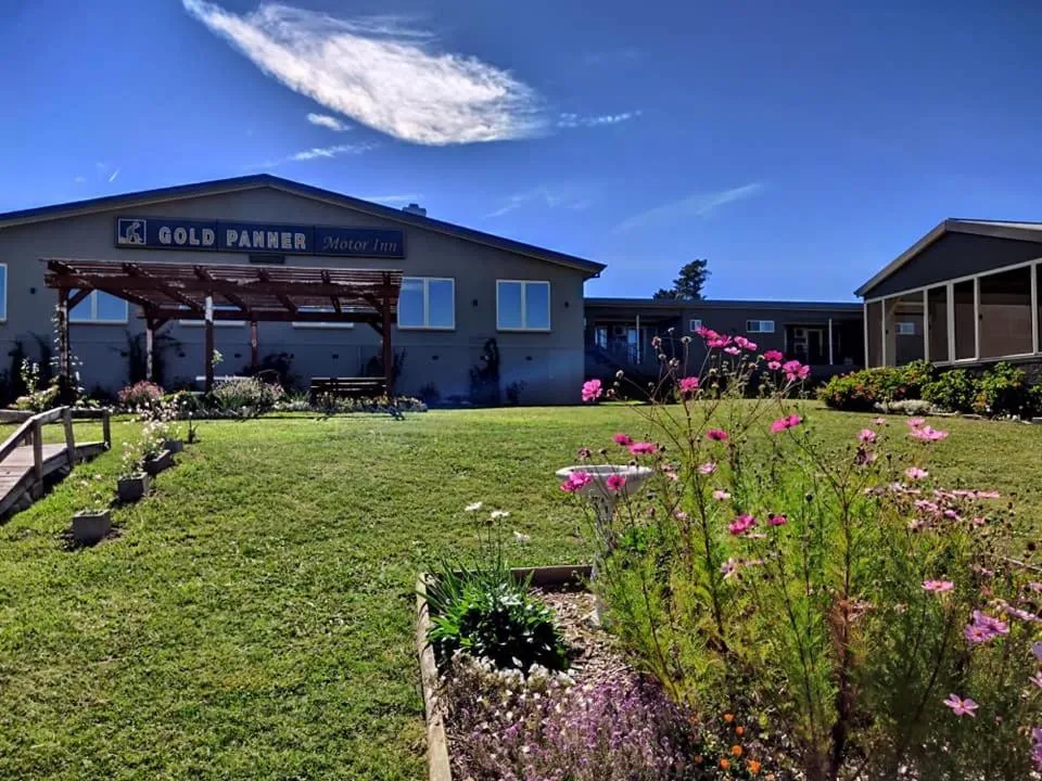 Facade/entrance in Bathurst Gold Panner