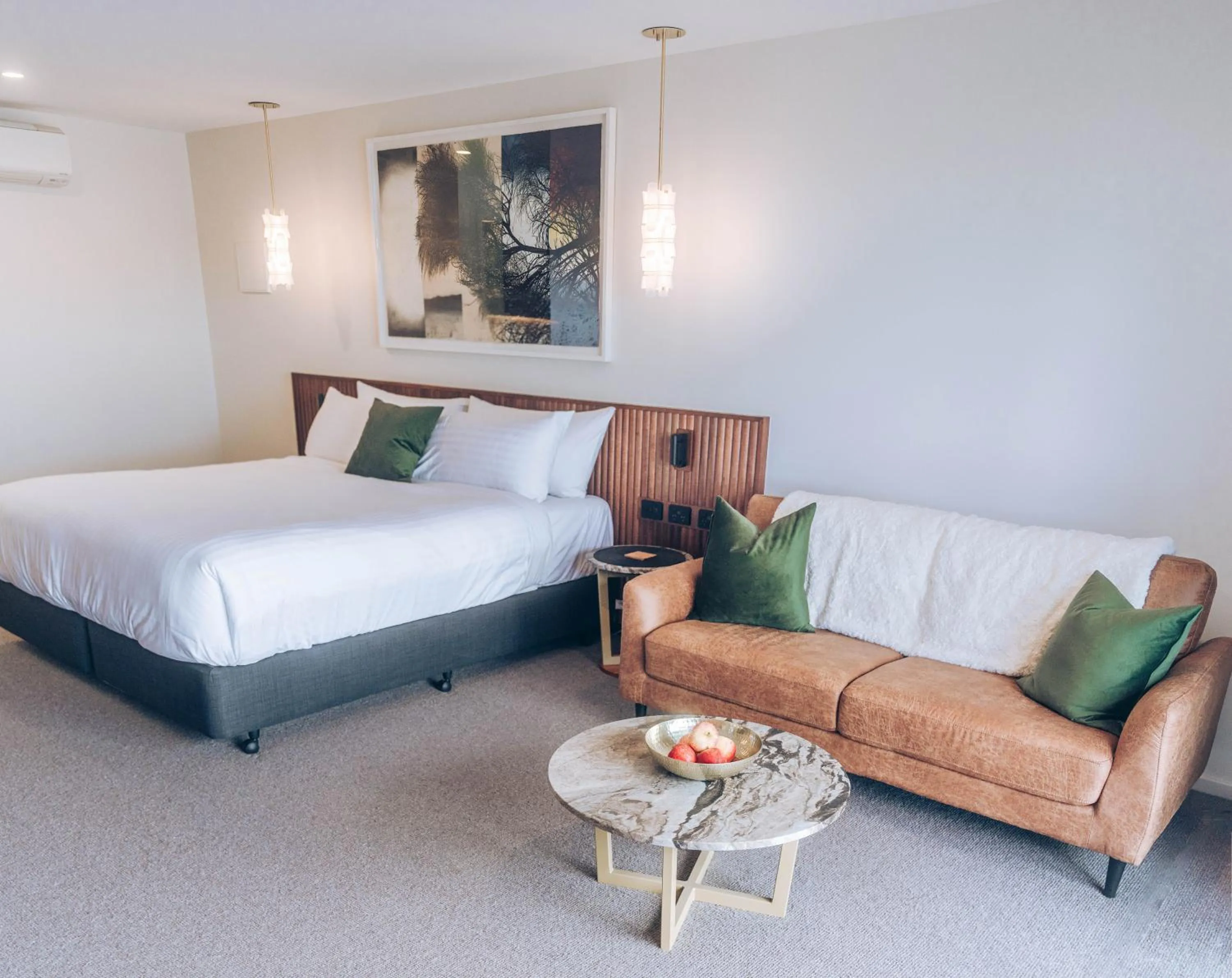 Living room, Bed in Risby Cove Boutique Hotel