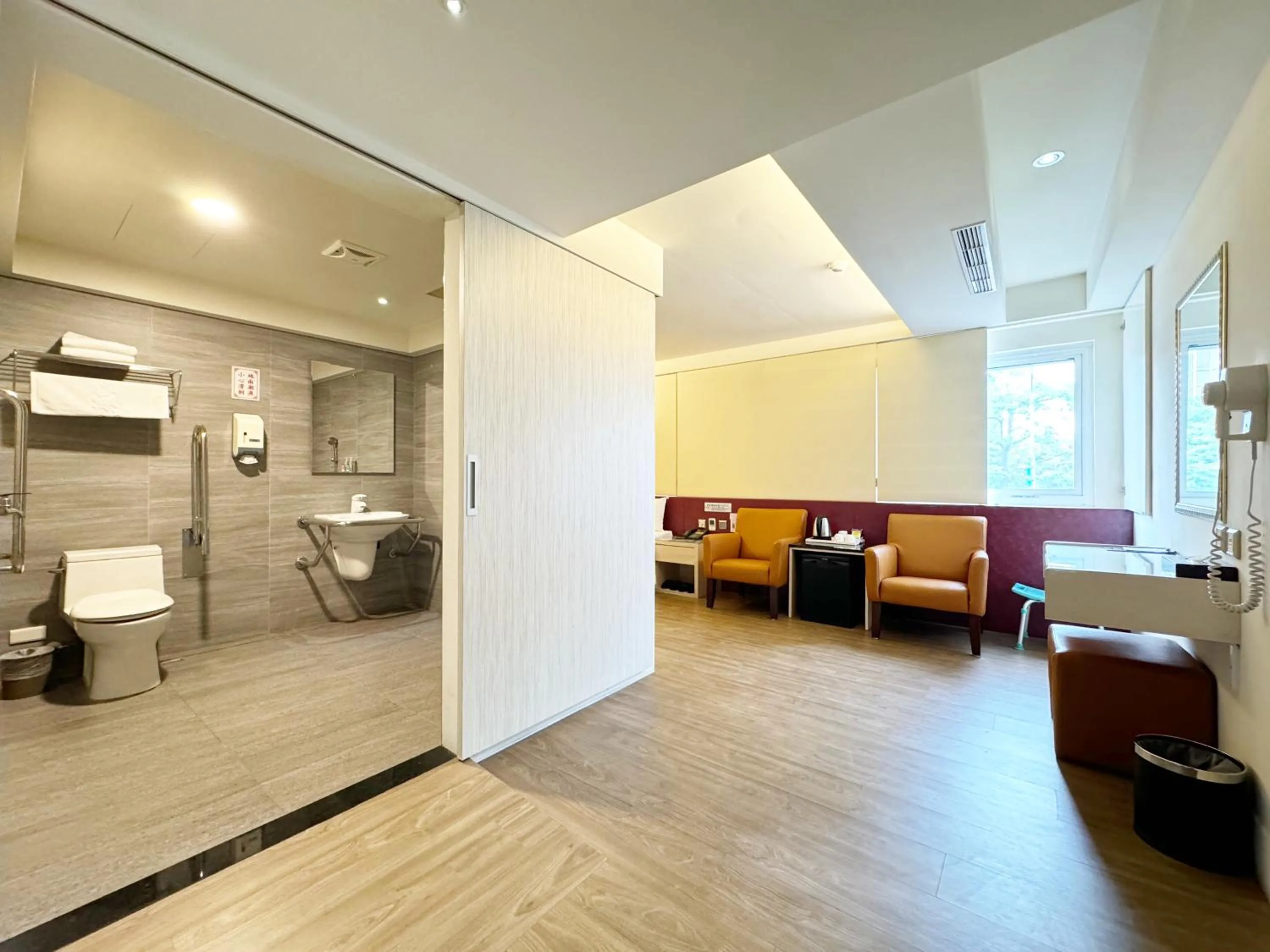 Photo of the whole room in Ai Lai Fashion Hotel