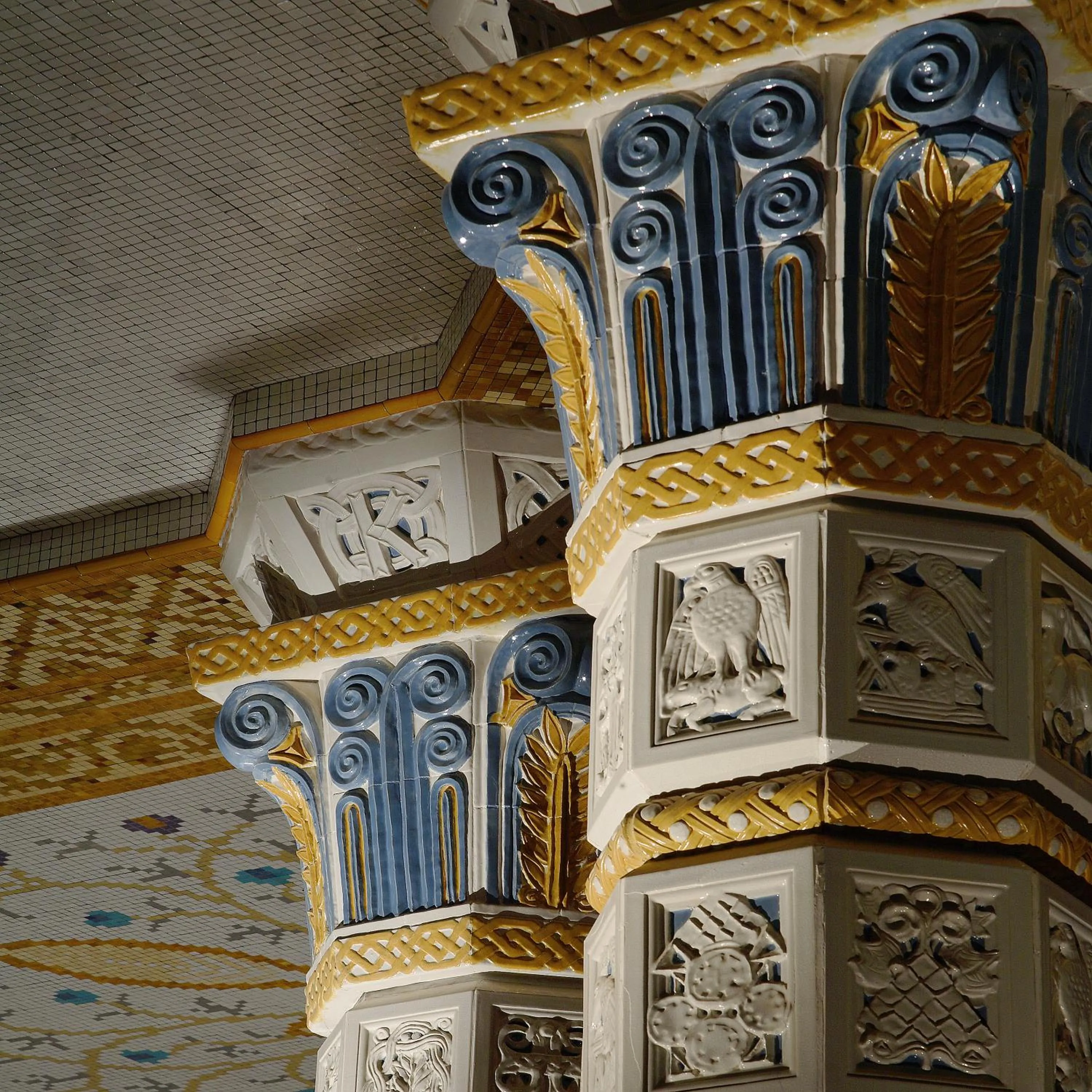 Restaurant/places to eat in Art Deco Imperial Hotel