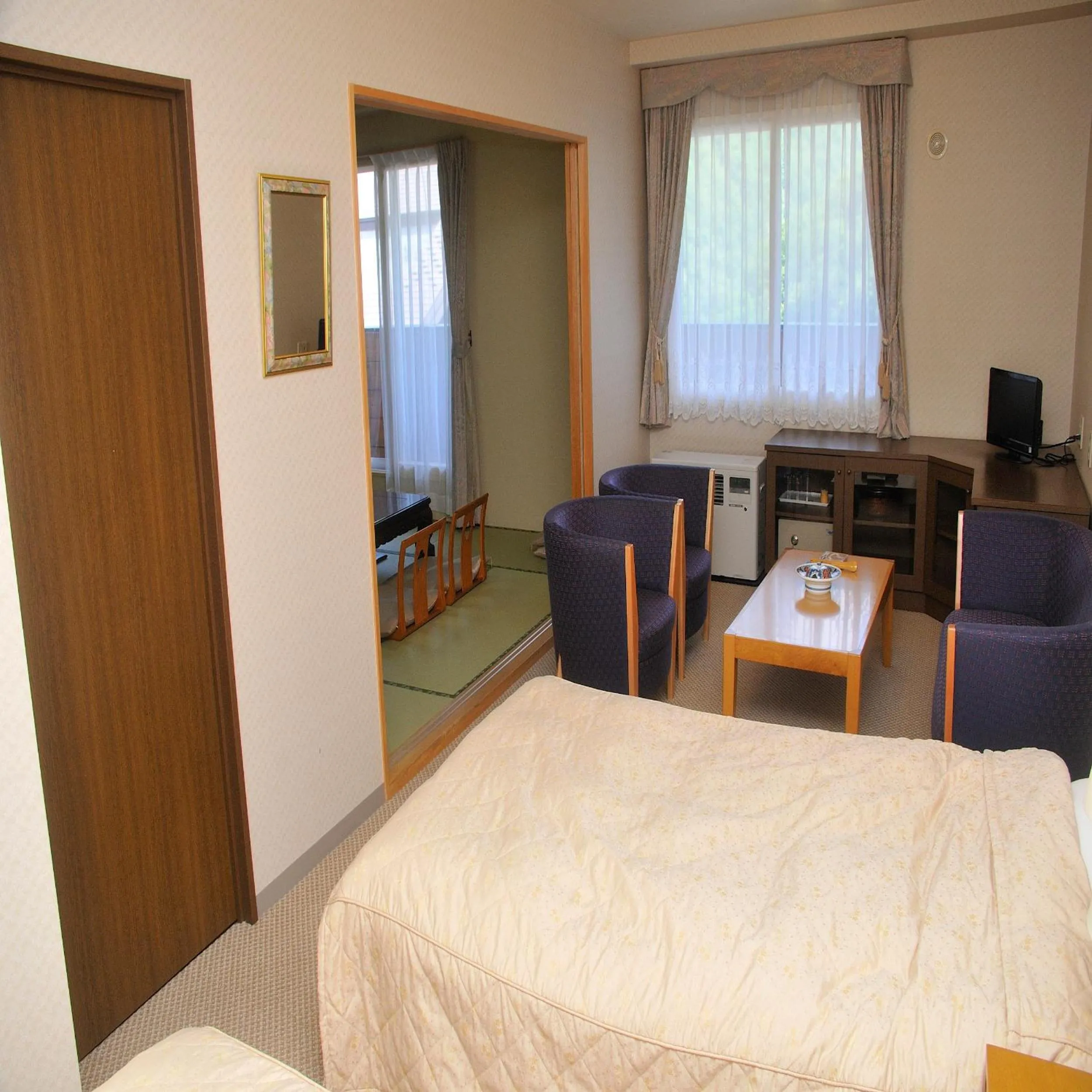 Photo of the whole room, Bed in Yumoto Ginsenkaku