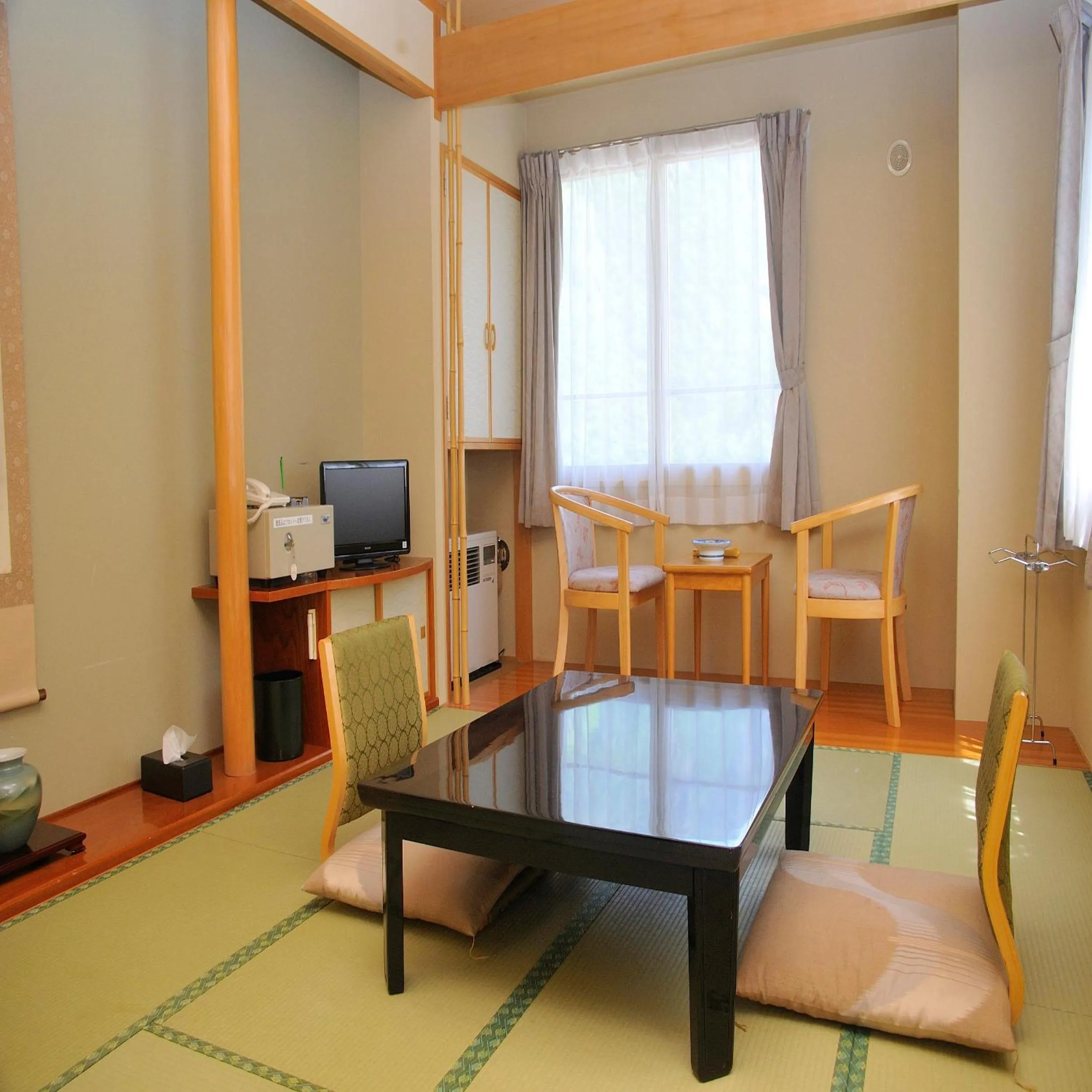 Photo of the whole room in Yumoto Ginsenkaku