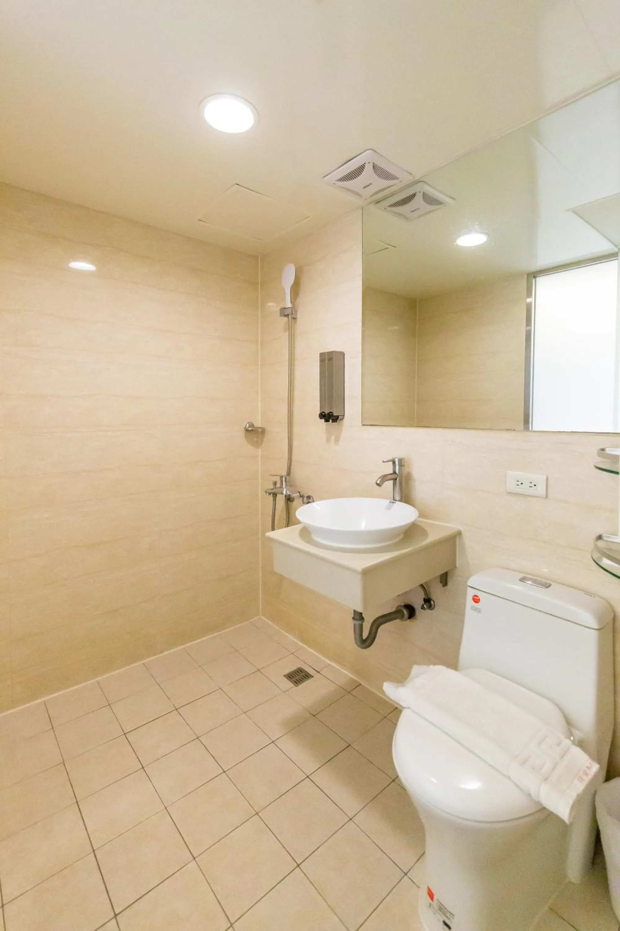 Shower in Newrise Hotel