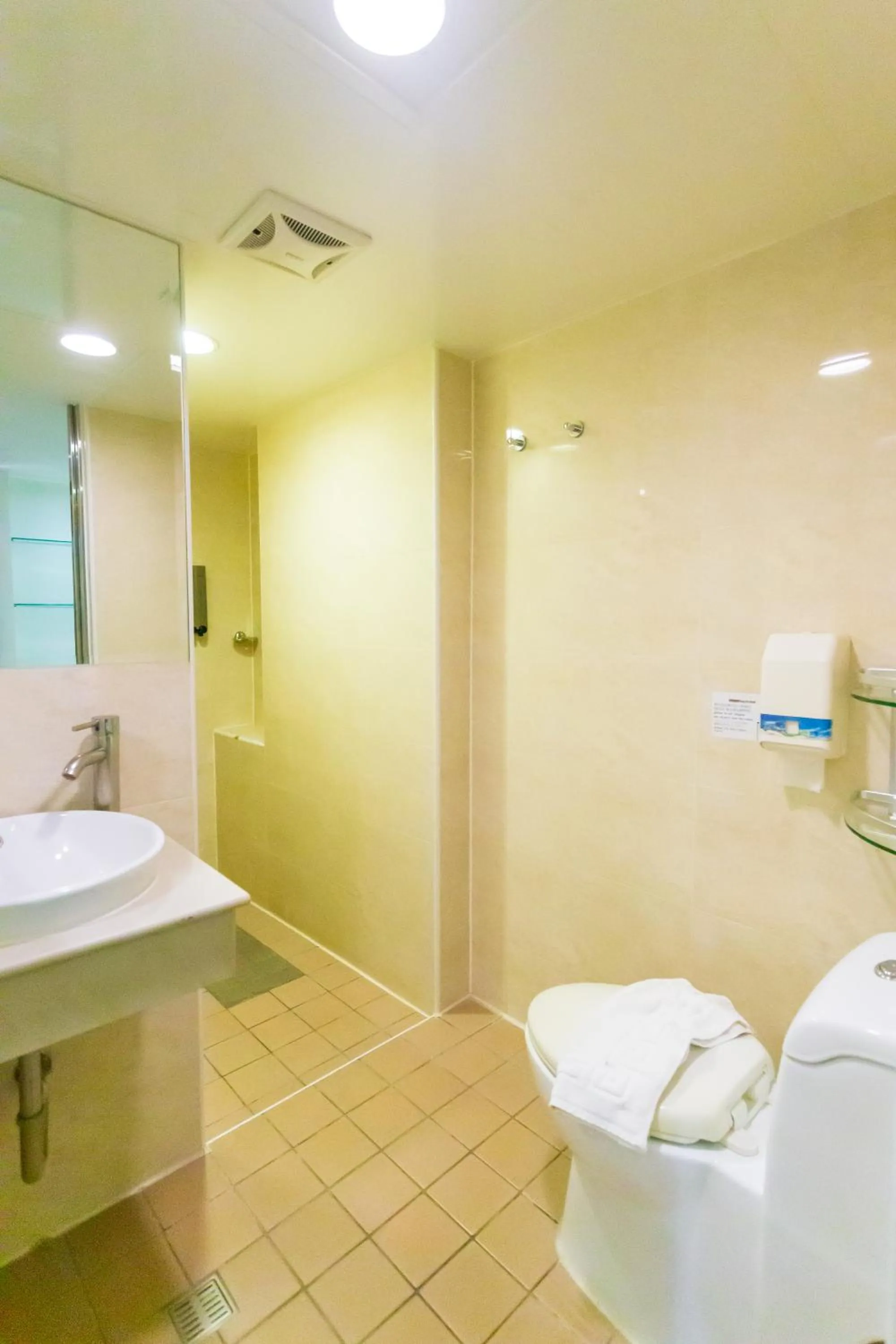 Shower in Newrise Hotel